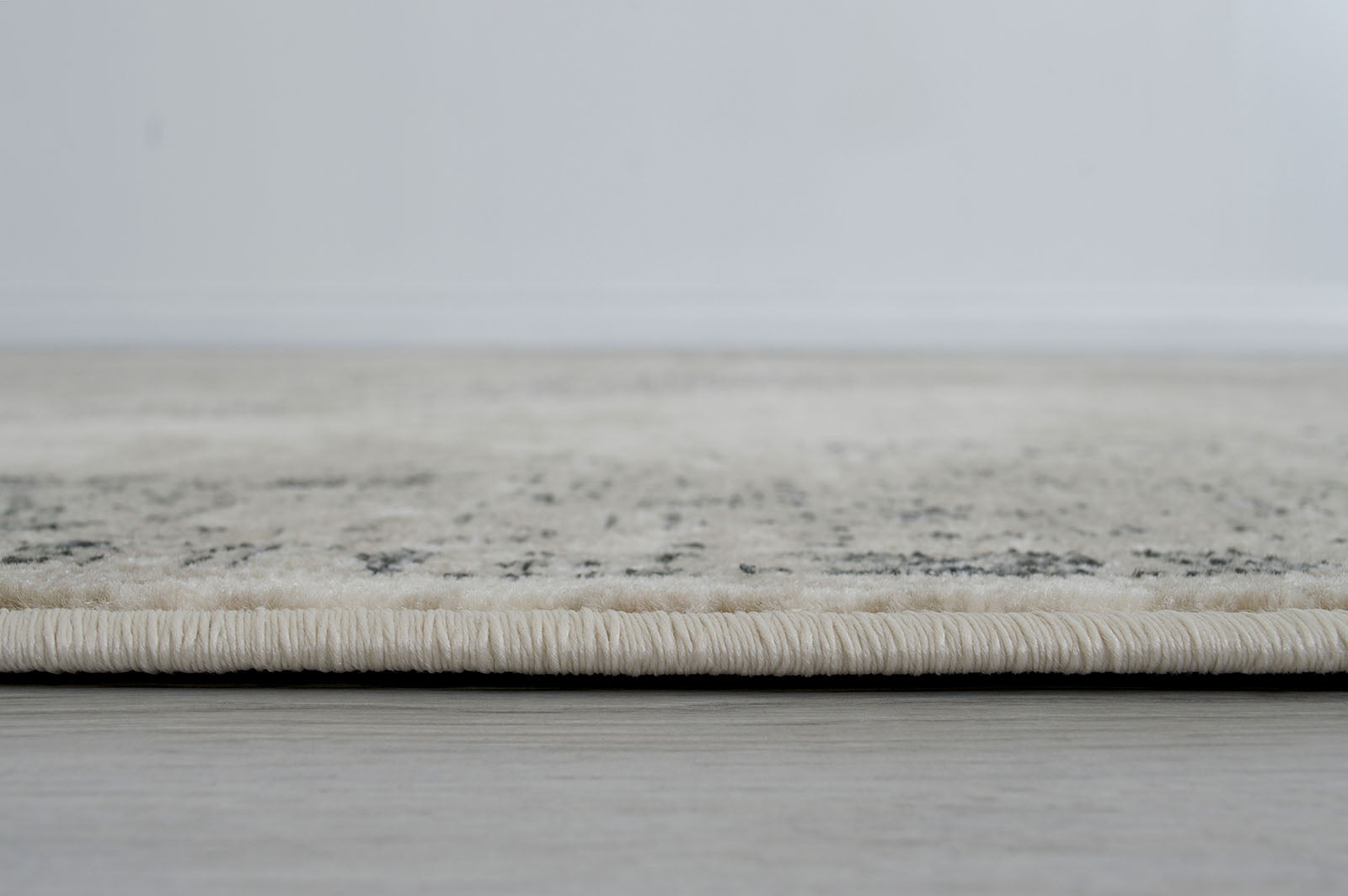 Kozlu Beige 5' X 7' Area Rug - Ornate Home