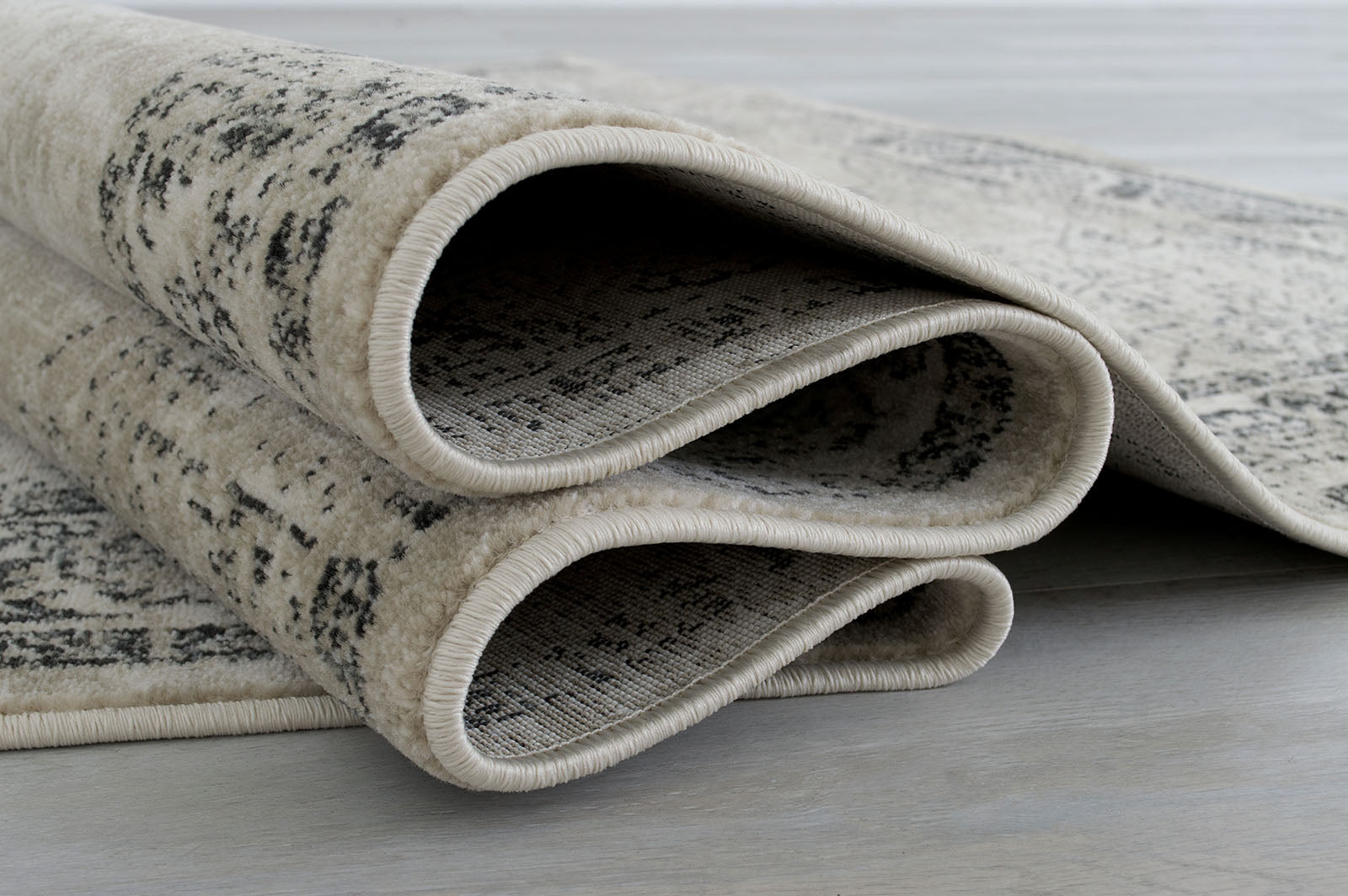 Kozlu Beige 5' X 7' Area Rug - Ornate Home