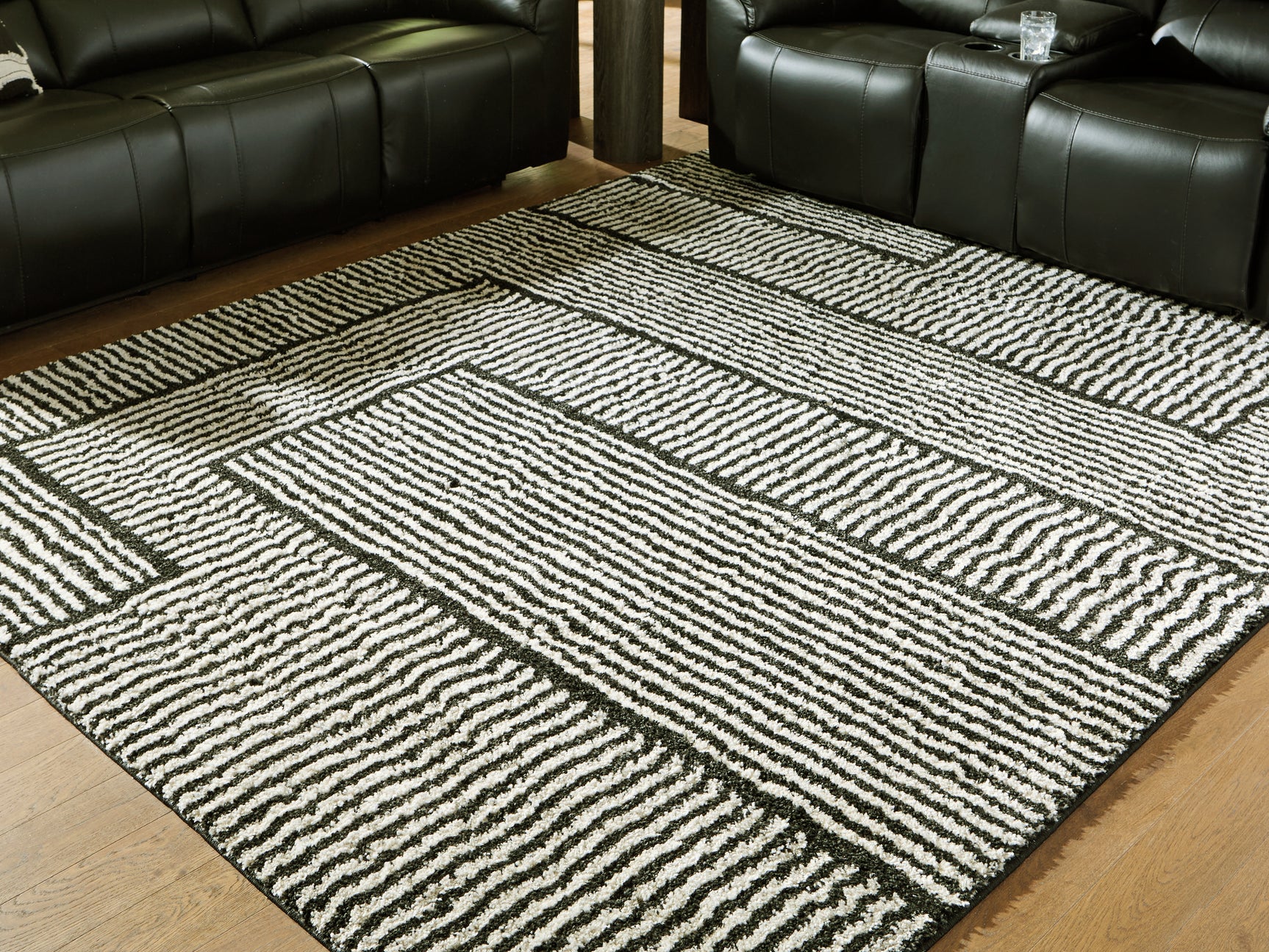 Kurtmen Black/Ivory Large Rug - Ornate Home