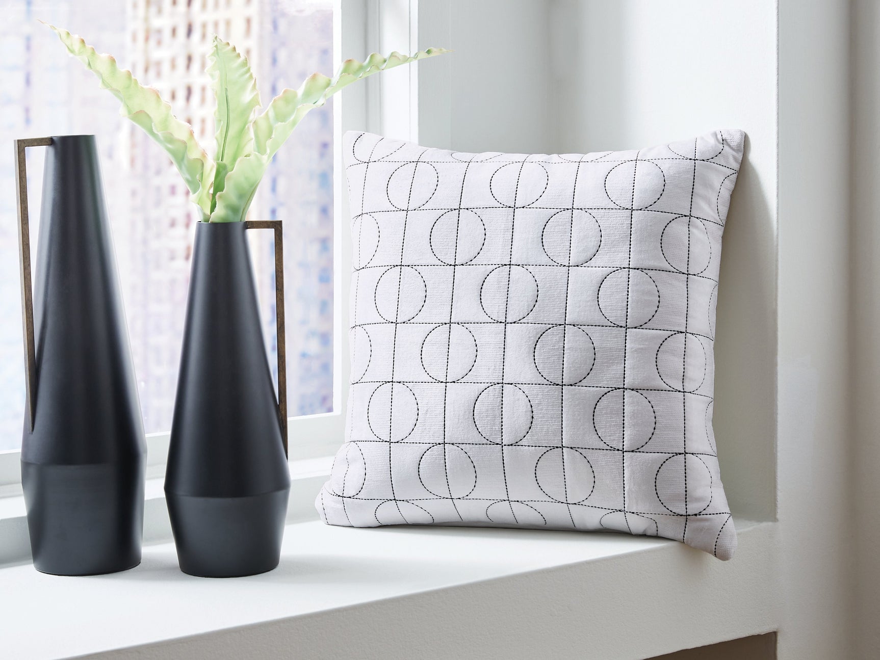 Kydner White/Black Pillow (4/CS) (Online Special Price) - Ornate Home