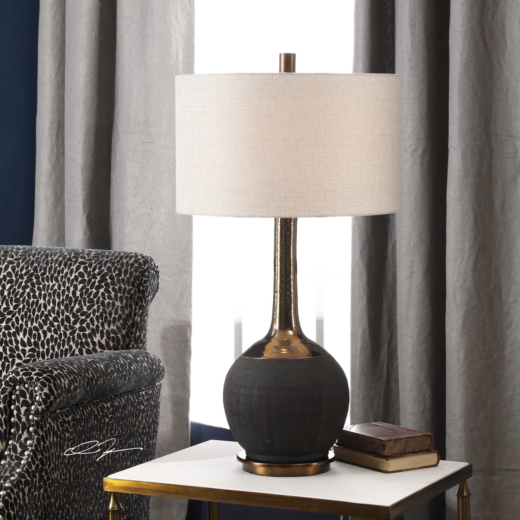 Arnav Multicolor Textured Black Lamp