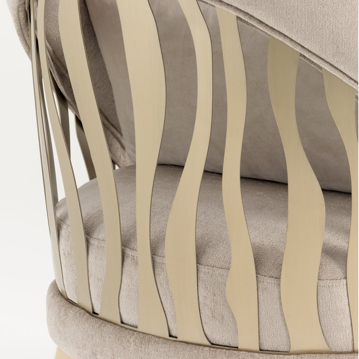 La Rachelle Medium Champagne/Lustre Flame Accent Chair