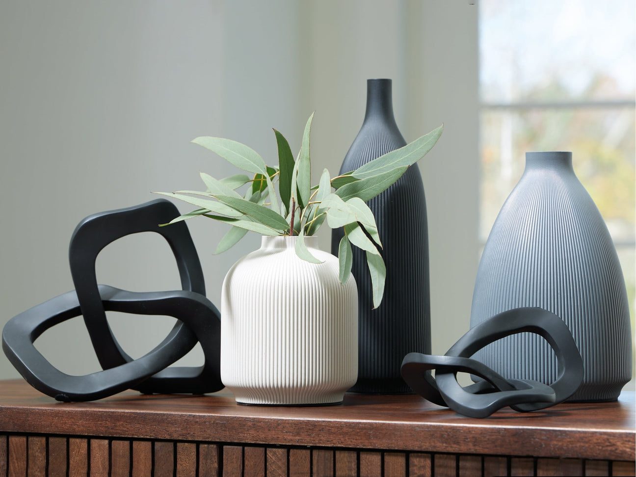 Leithick Black/Tan/Gray Accessory Set (Set of 5) (Online Special Price) - Ornate Home