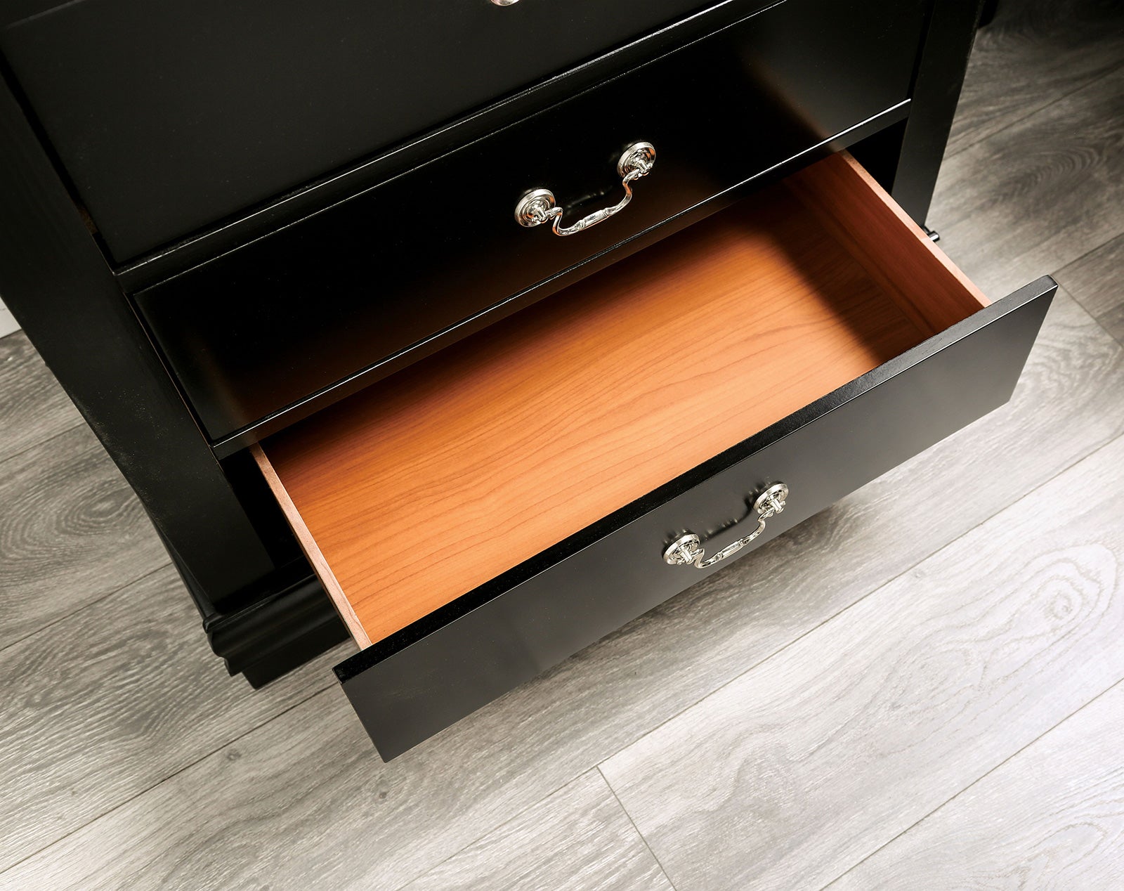 Louis Philippe Black 5 Pc. Queen Bedroom Set w/ Chest - Ornate Home