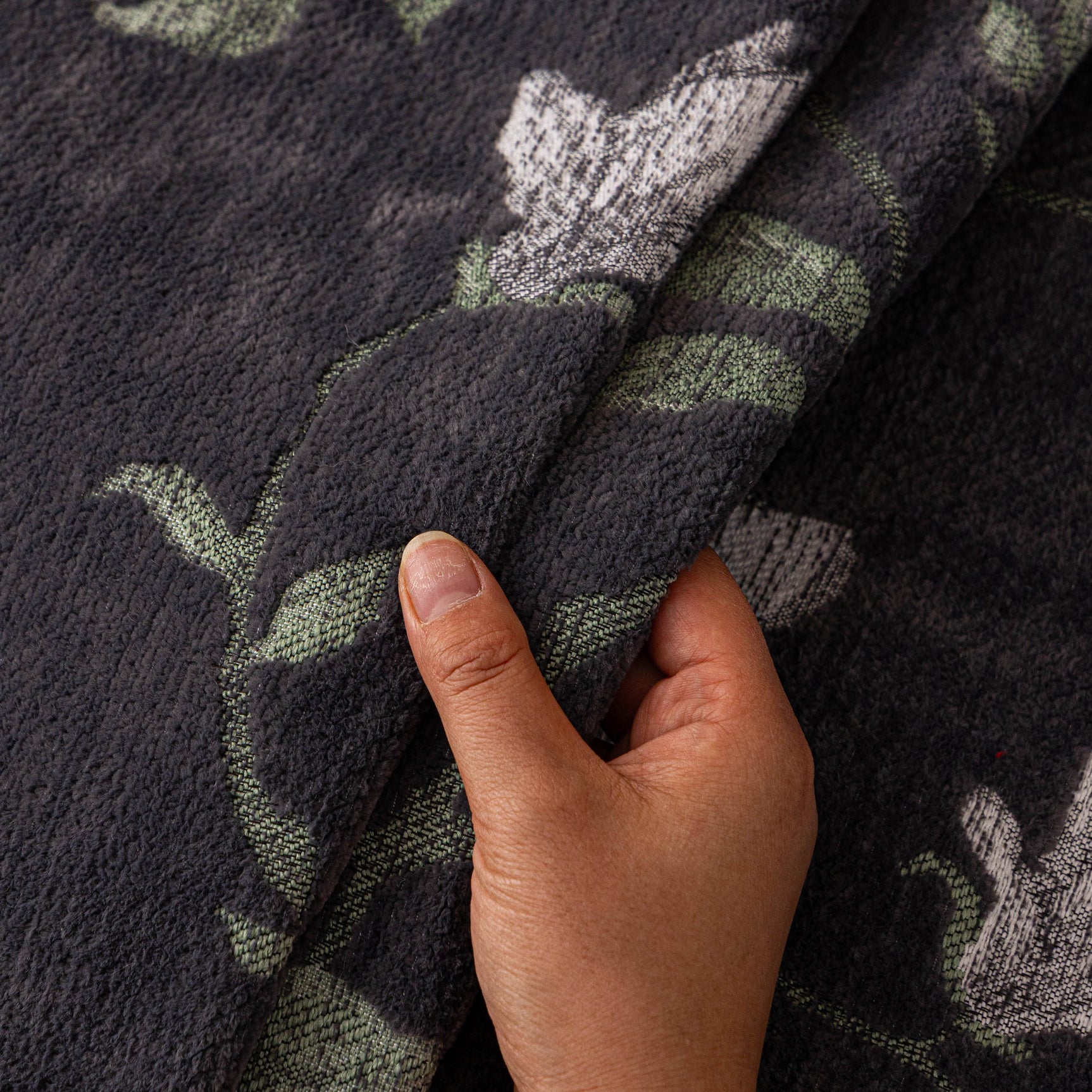 Luxury Thickened Sofa Throw Cover, Decorative Cozy Floral Jacquard Couch Cover Blanket - Ornate Home