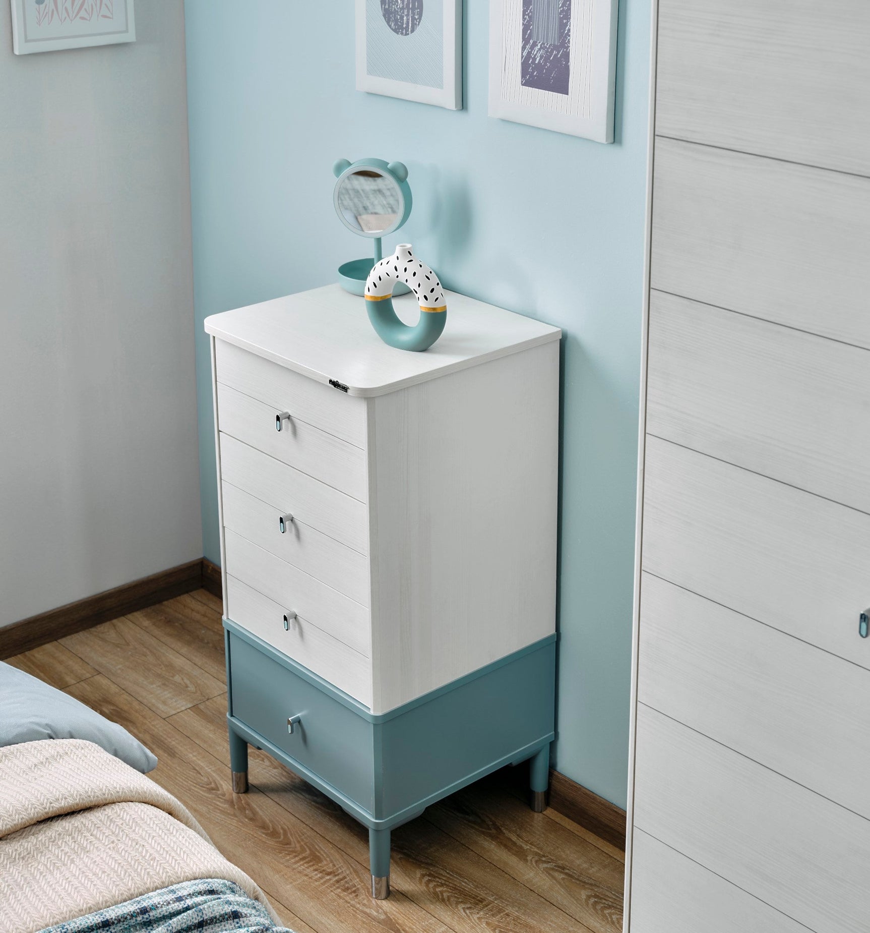 Marin Light Blue/White Chest