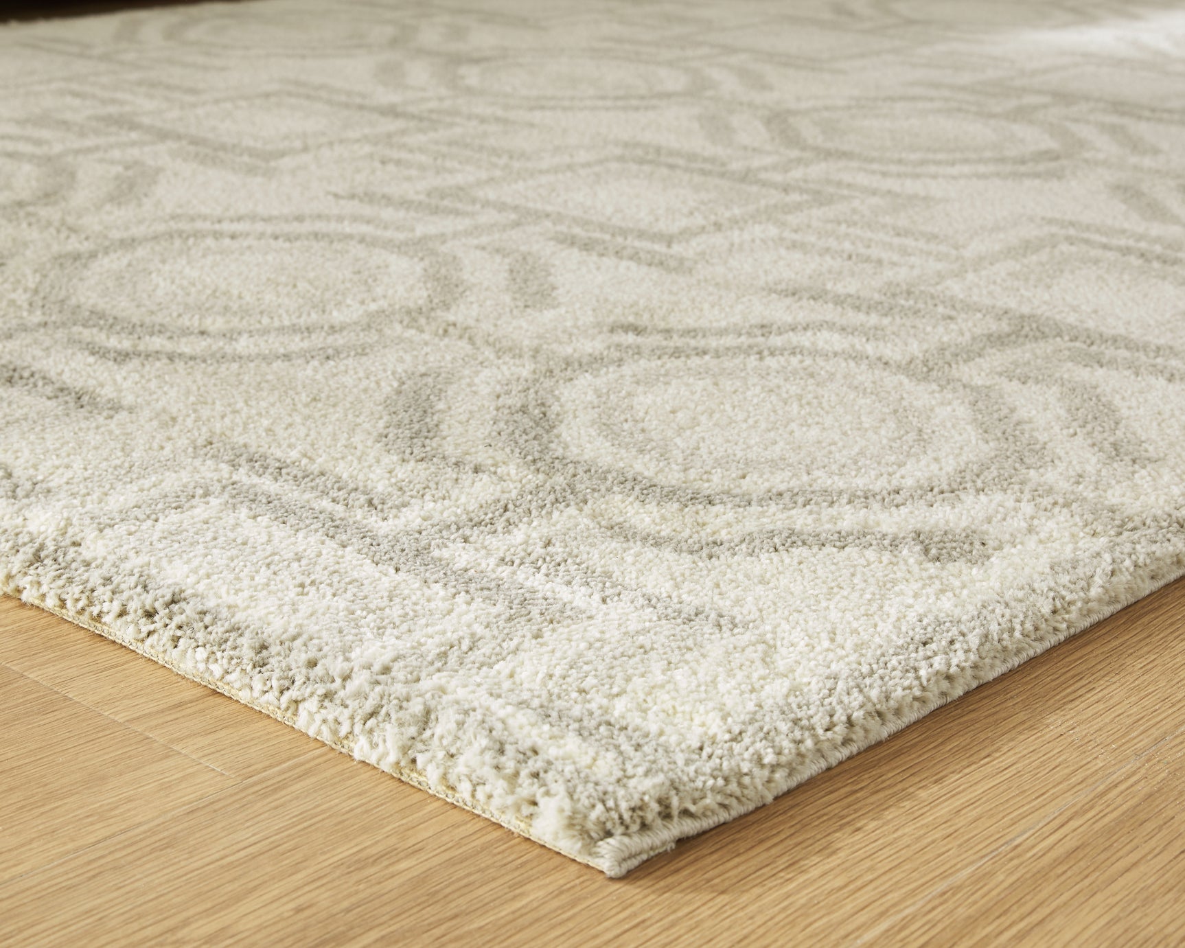 Maconville Ivory/Gray Large Rug - Ornate Home