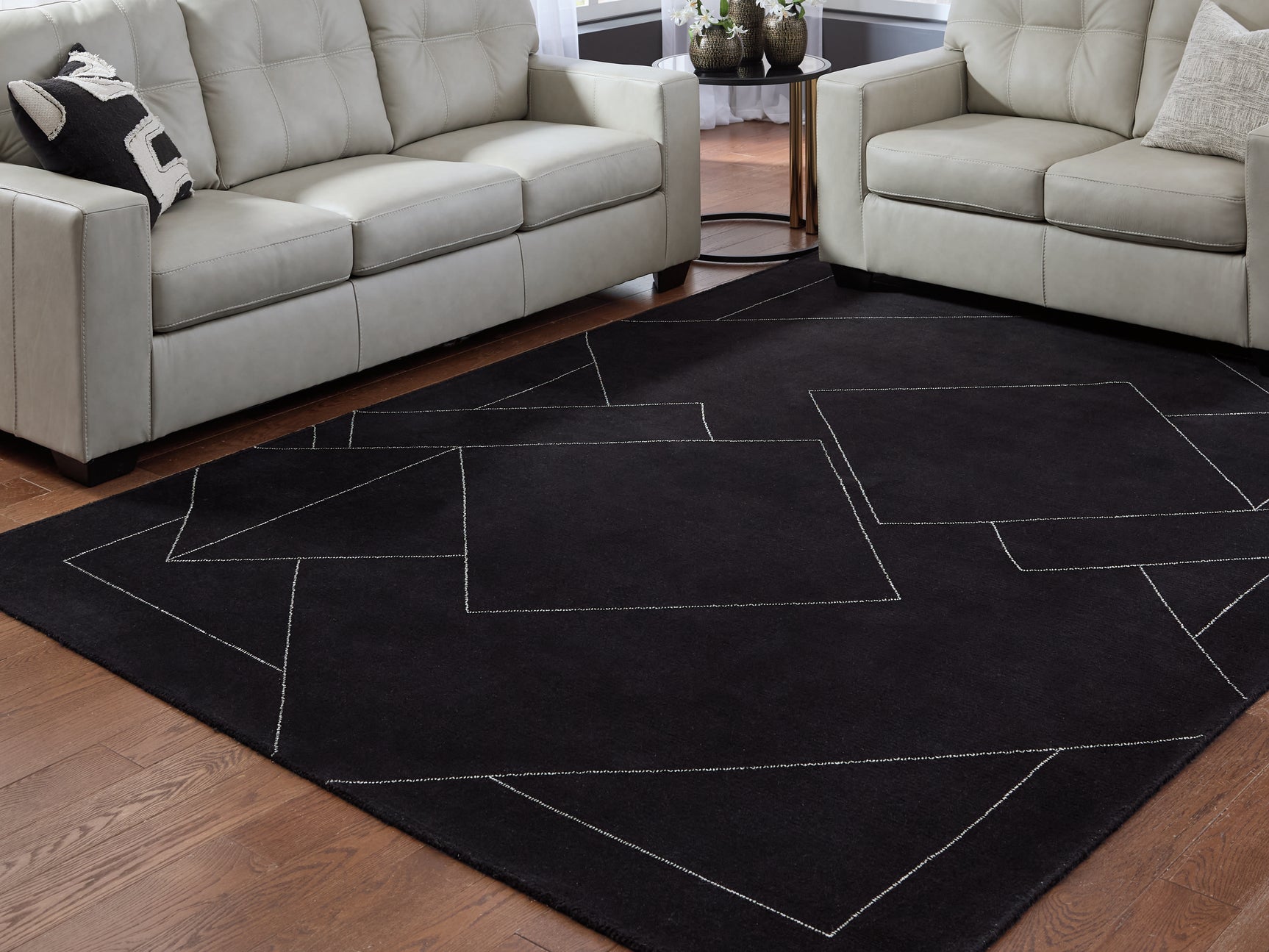 Marav Black/White Large Rug - Ornate Home