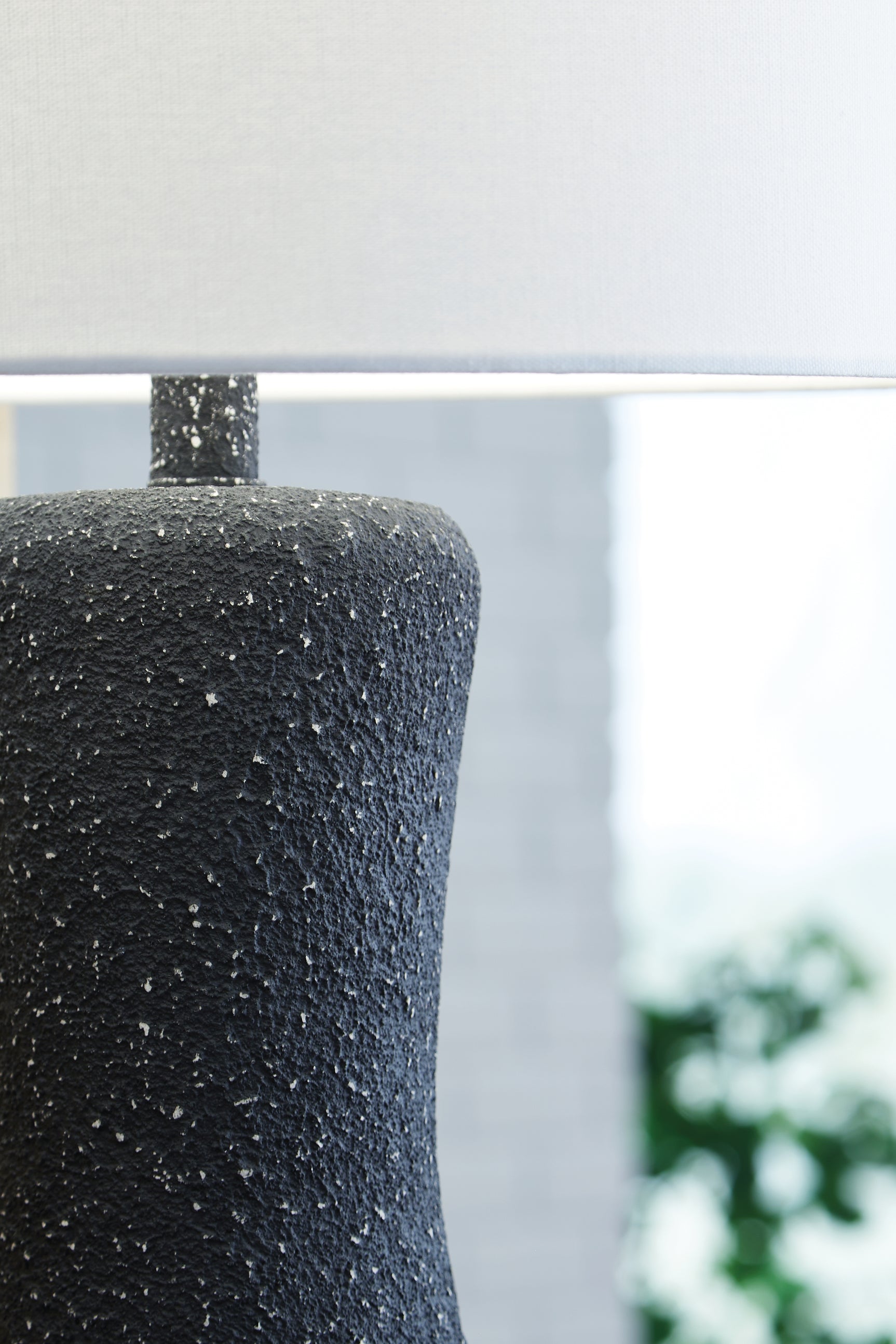 Maykins Black Metal Table Lamp (1/CN) - Ornate Home