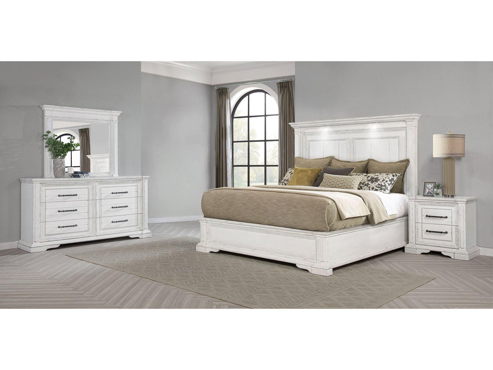 McKinney Vintage White 4-piece Queen Bedroom Set - Ornate Home