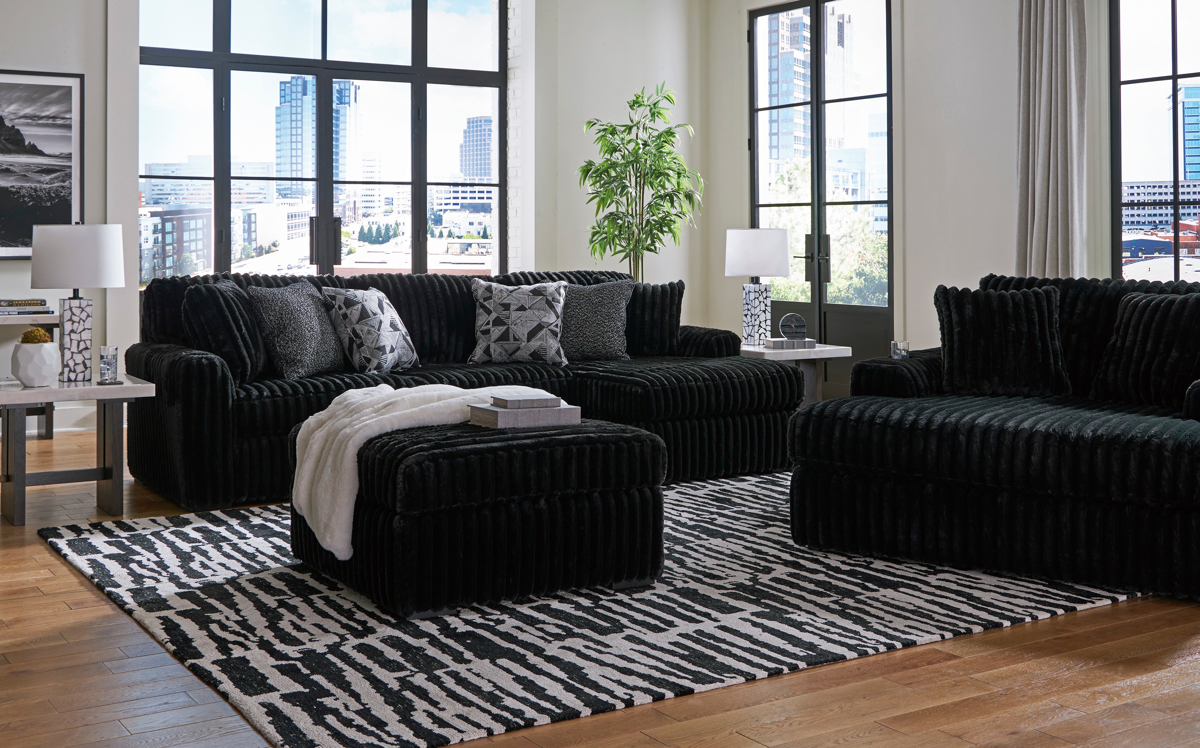 An AnRegalia CrownEmpireKINGSDOWセミダブル Ashley Furniture Midnight-Madness Onyx Corduroy 2-Piece RAF Chaise