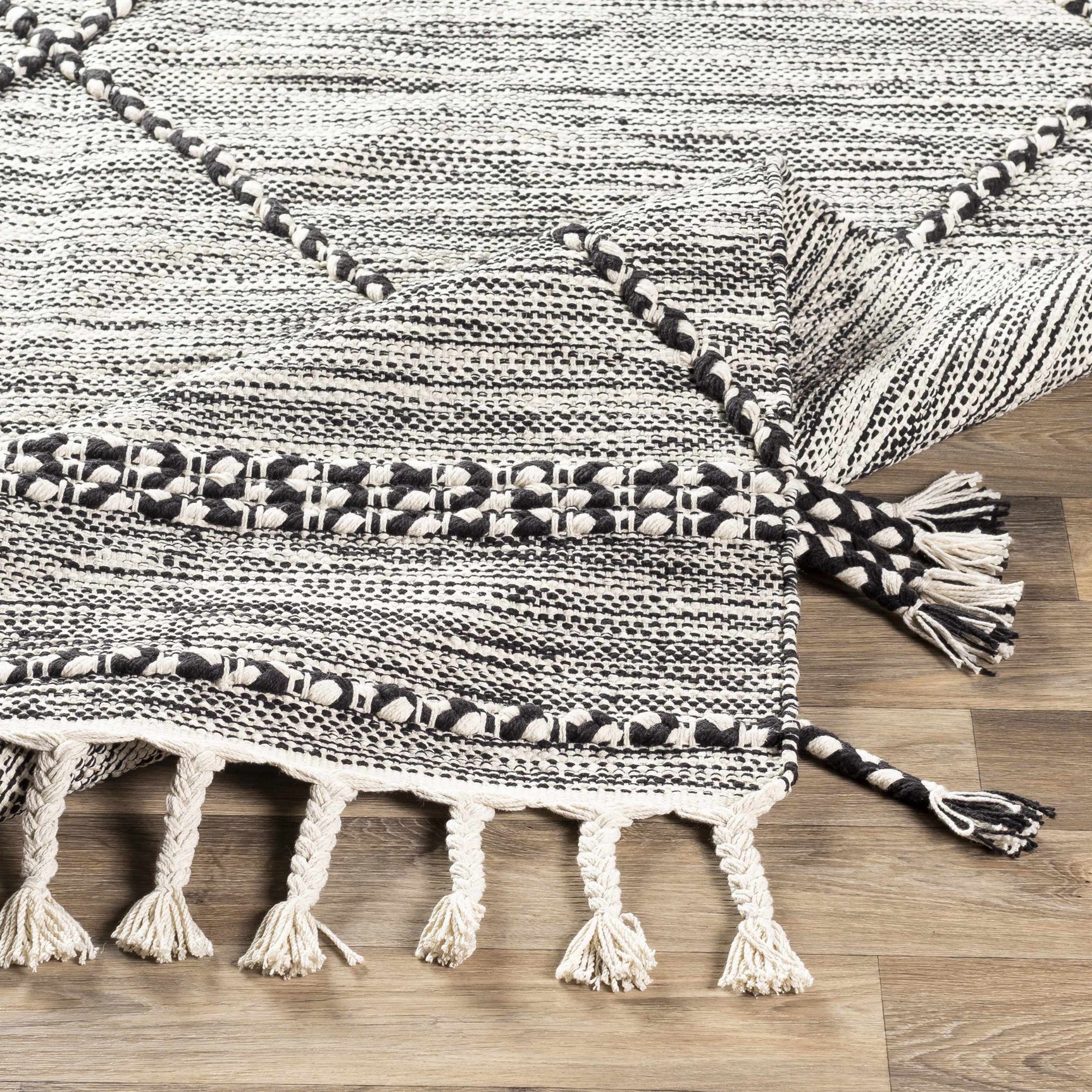 Neal Black/Cream Trellis Cotton Rug with Tassels - Clearance - Ornate Home