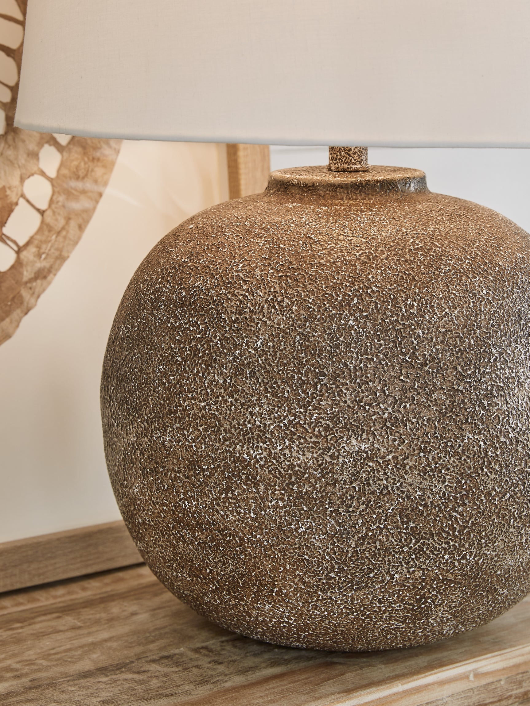 Neavesboro Antique Brown/White 2-Piece Lamp Set - Ornate Home