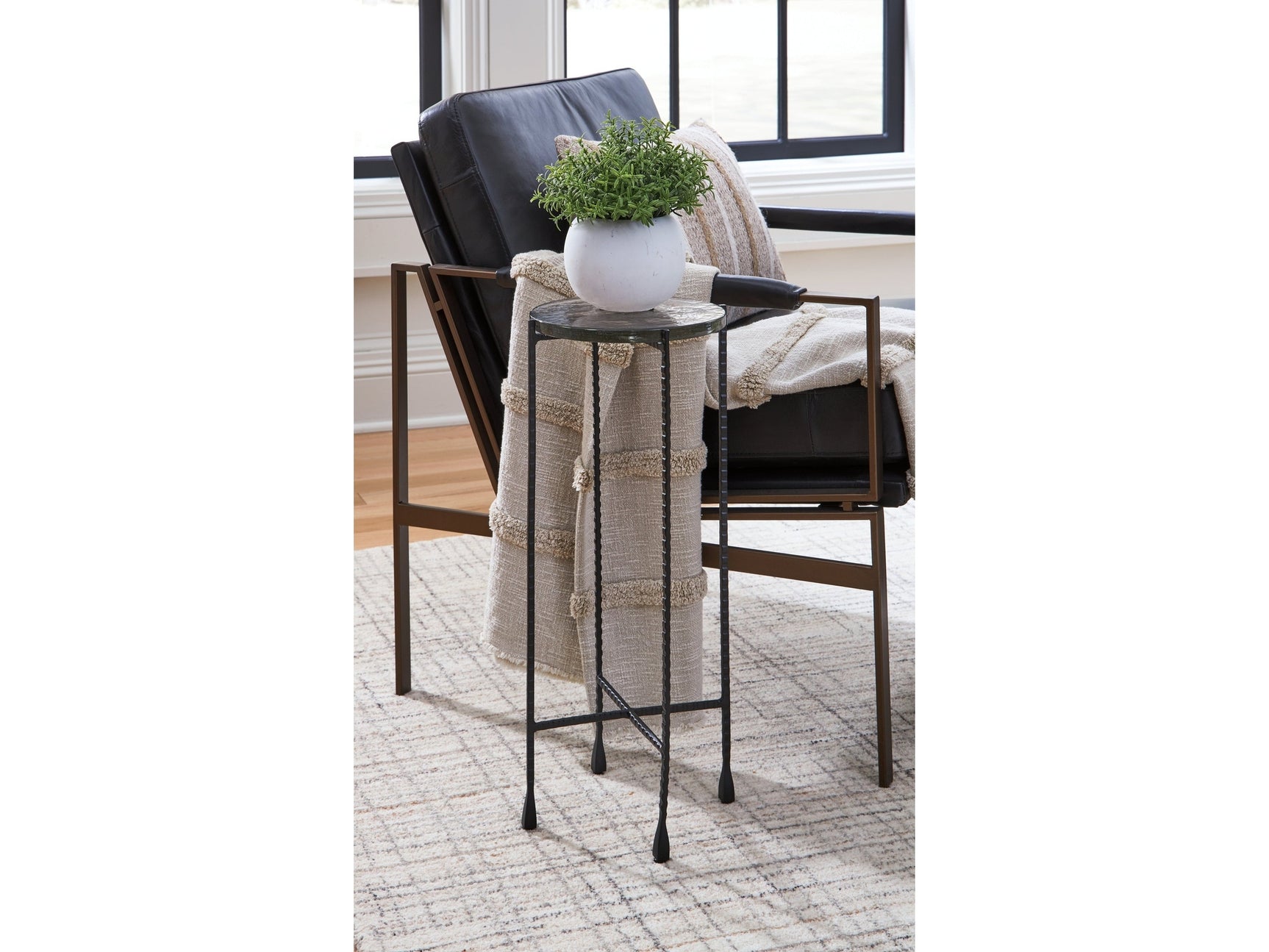 Newgoren Clear/Black Accent Table - Ornate Home