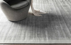 Niota Sheen Light Gray Premium Rug - Ornate Home