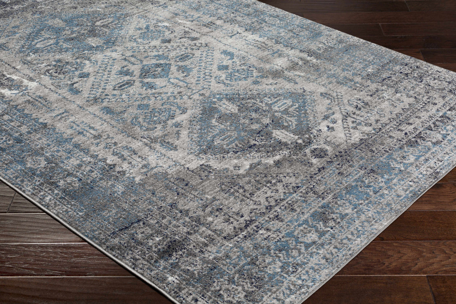 Nisula Traditional Blue Rug - Ornate Home