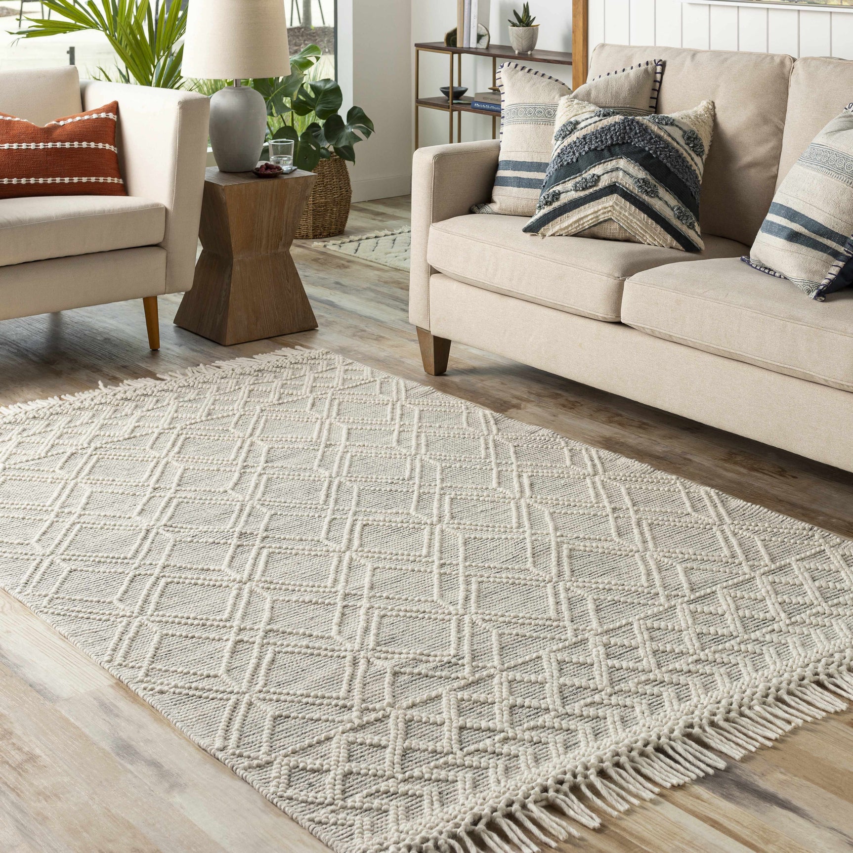 Ossun Wool Rug with Tassels - Ornate Home
