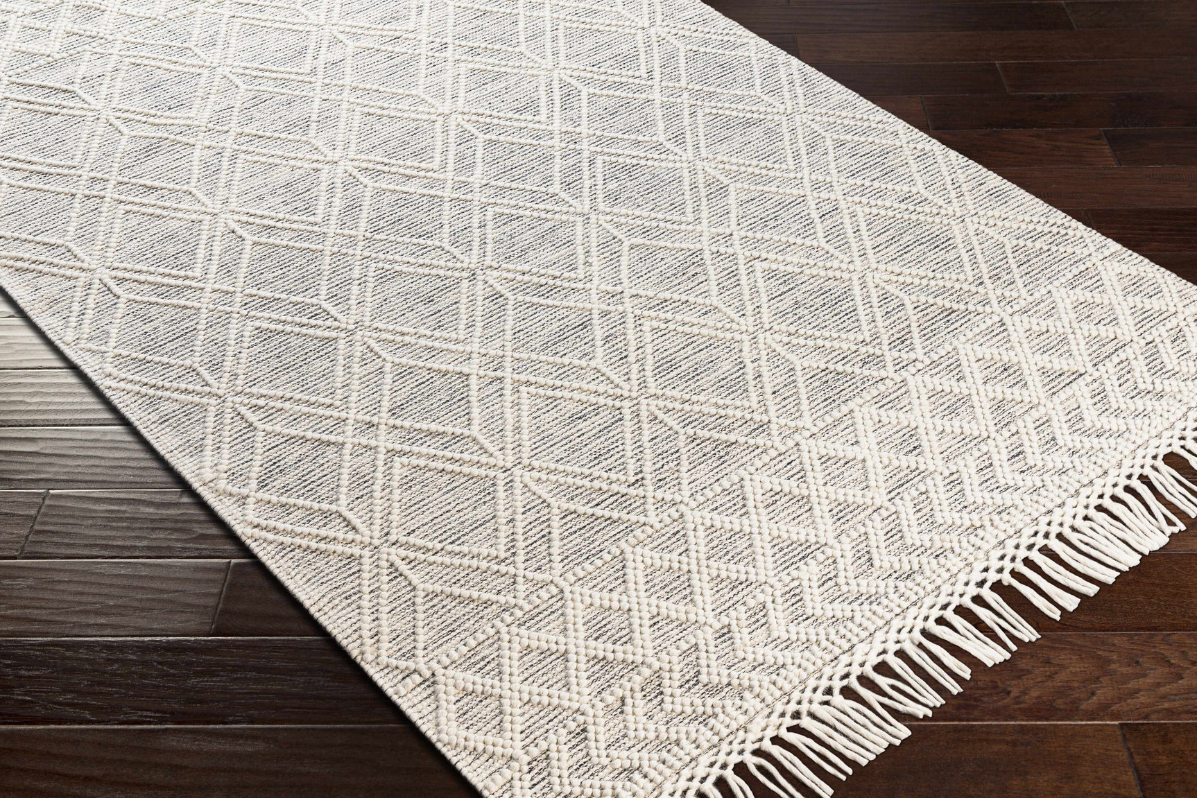 Ossun Wool Rug with Tassels - Ornate Home