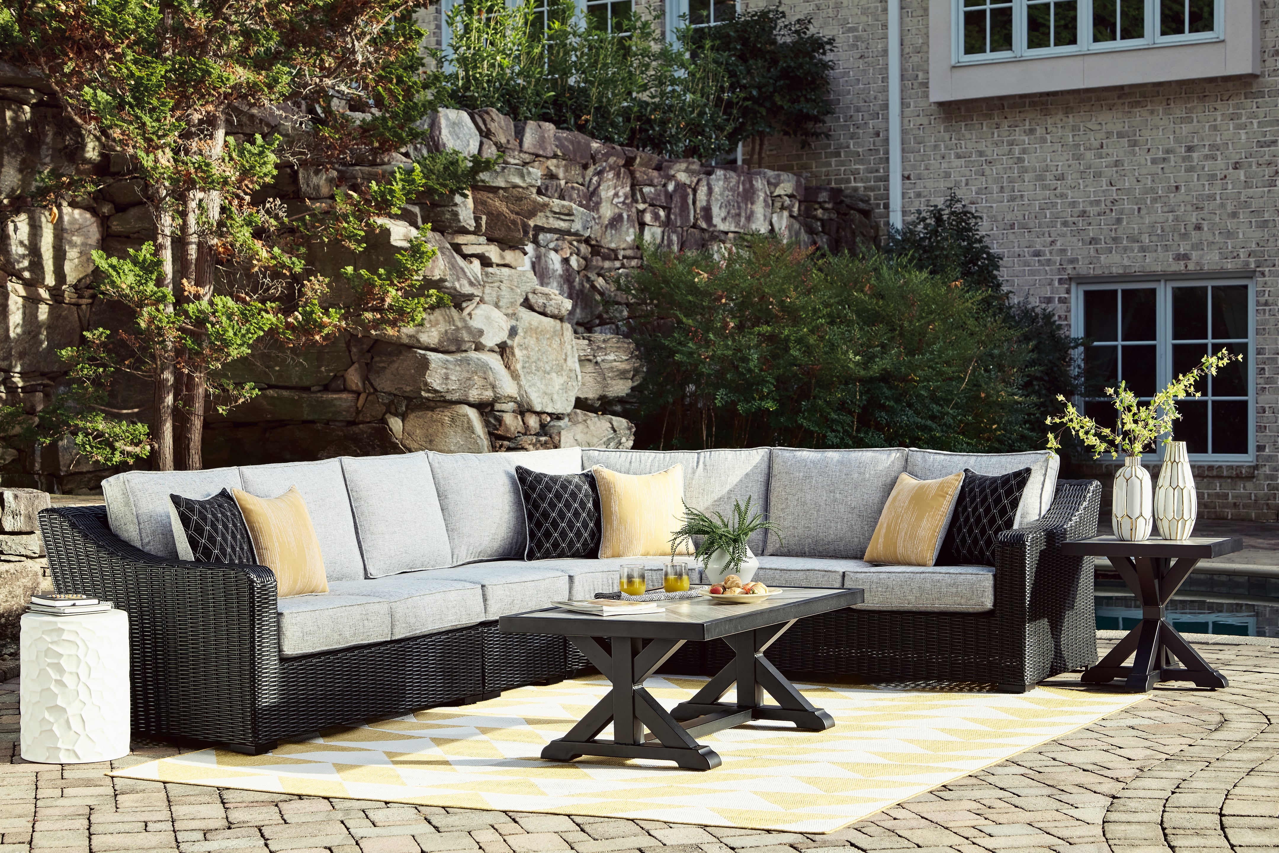 Beachcroft Black/Light Gray 4-Piece Outdoor Sectional - Ornate Home