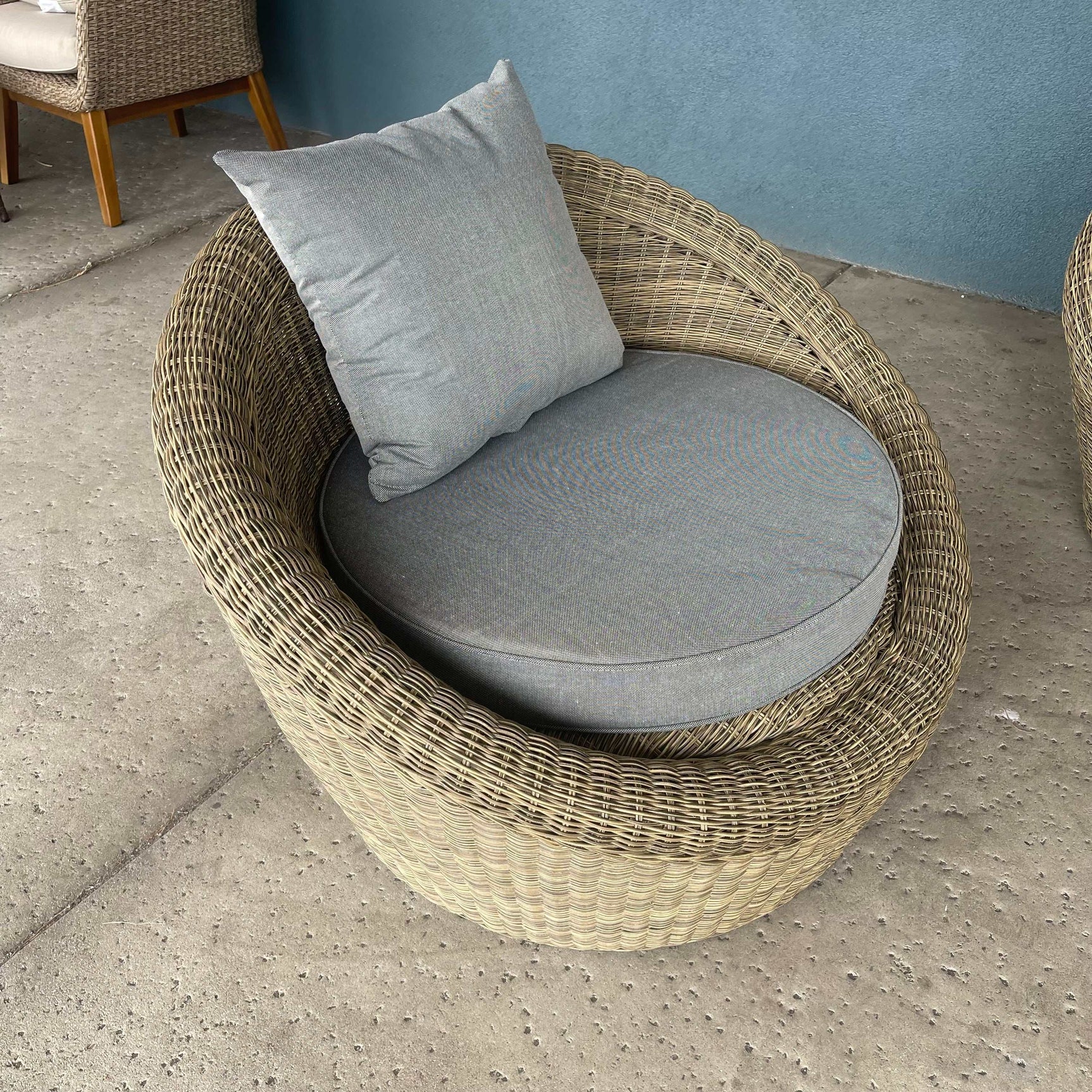 Pismo Gray Outdoor Seating Group w/ Coffee Table / 4pc - Ornate Home