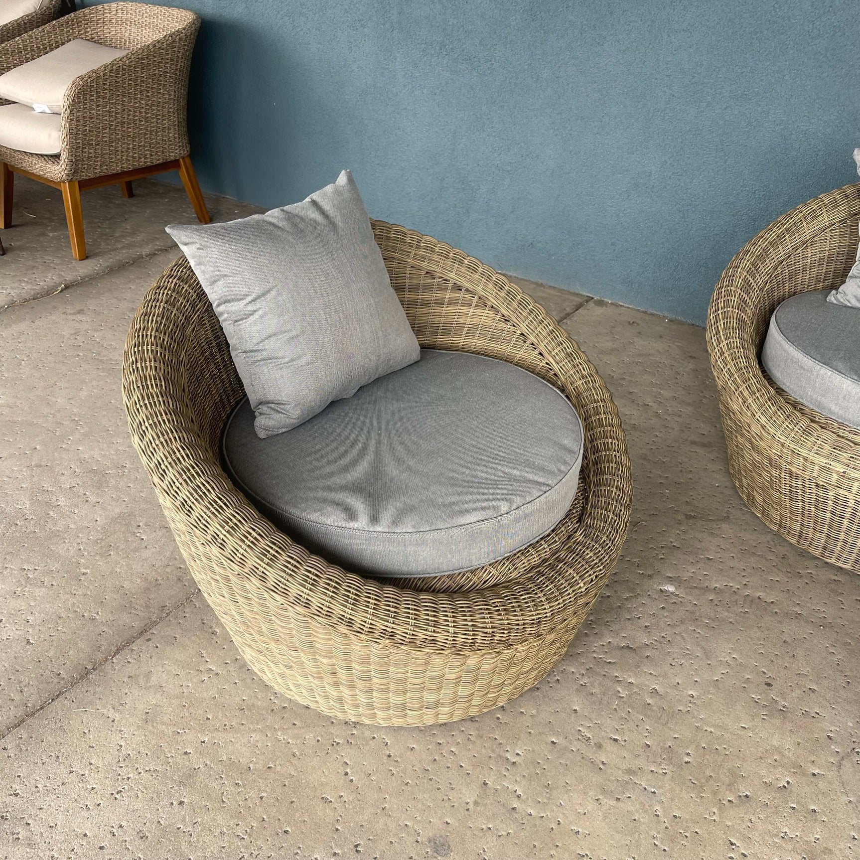 Pismo Gray Outdoor Seating Group w/ Coffee Table / 4pc - Ornate Home