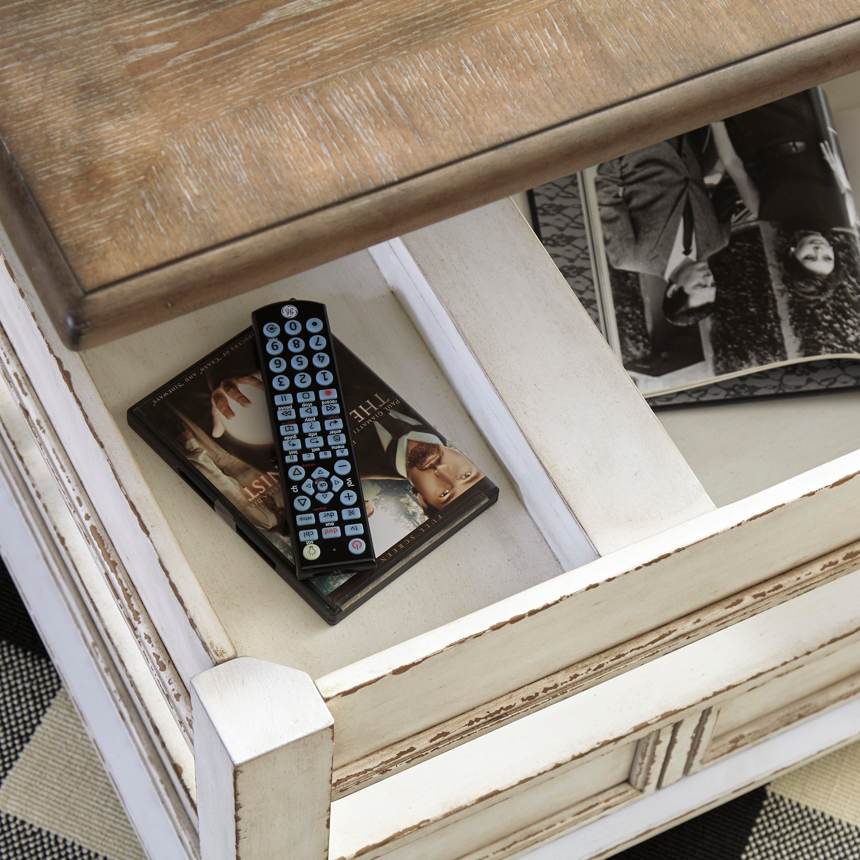 Realyn White Coffee Table and 2 Chairside End Tables (Online Special Price) - Ornate Home