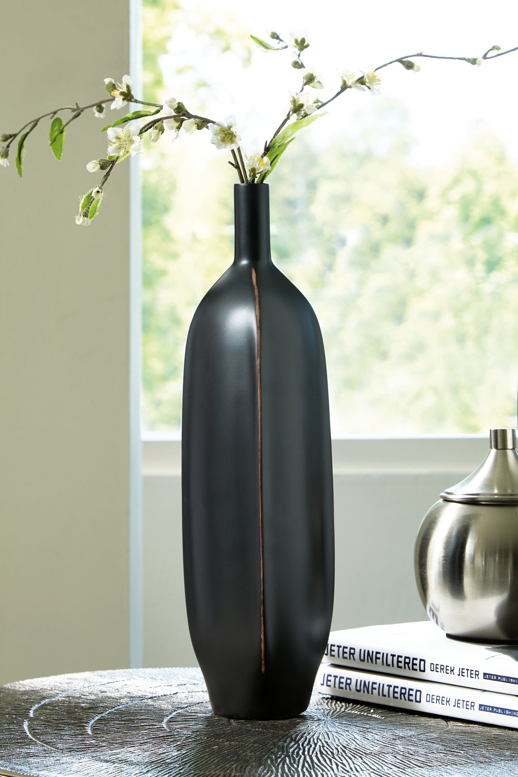 Rhaveney Black Vase - Ornate Home
