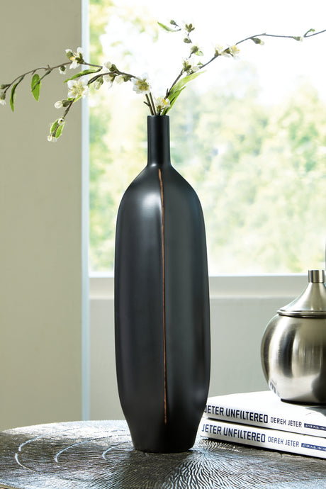Rhaveney Black Vase - Ornate Home