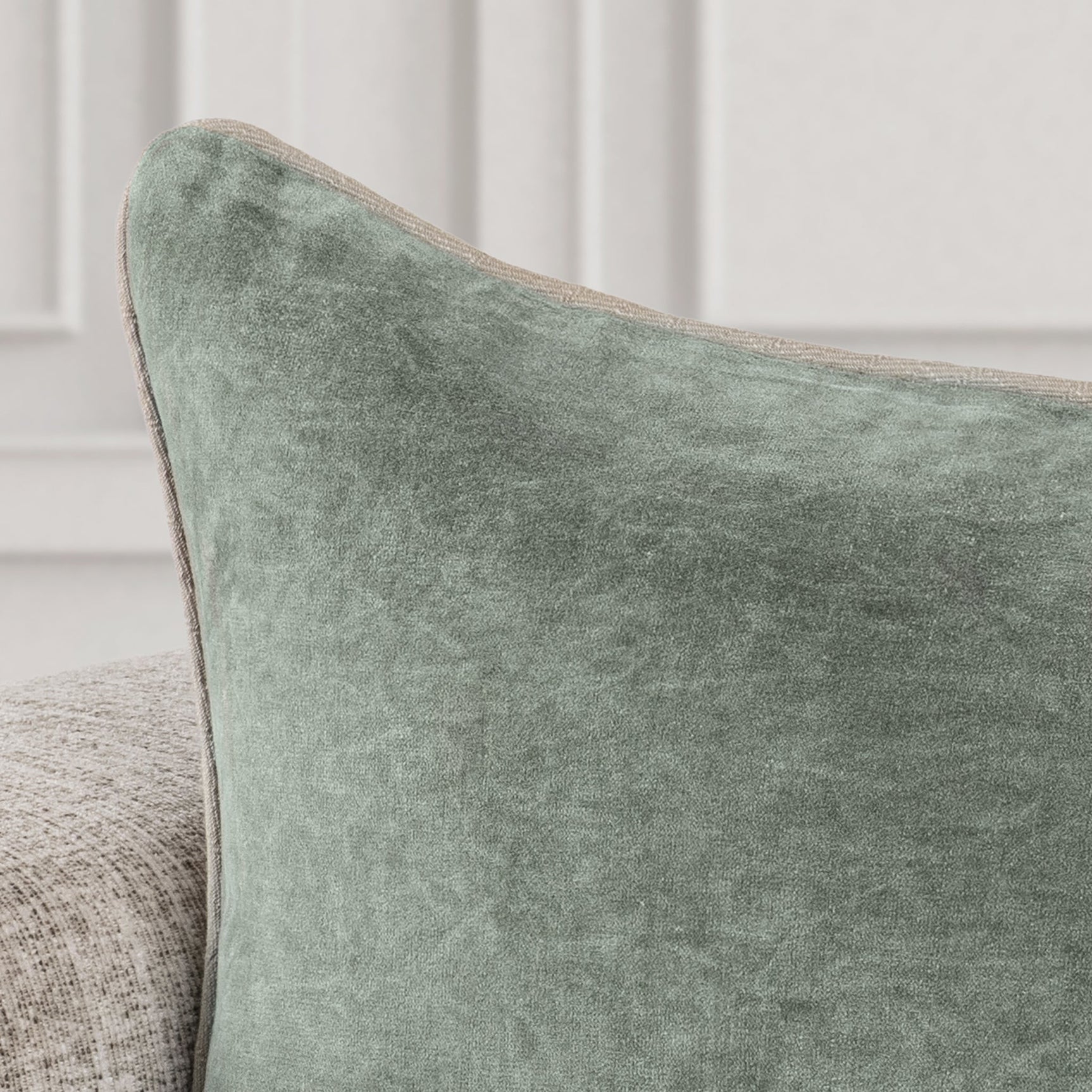 SLD Heirloom Bay Green Velvet Multiple Sizes Throw Pillow (Set of 2) - Ornate Home