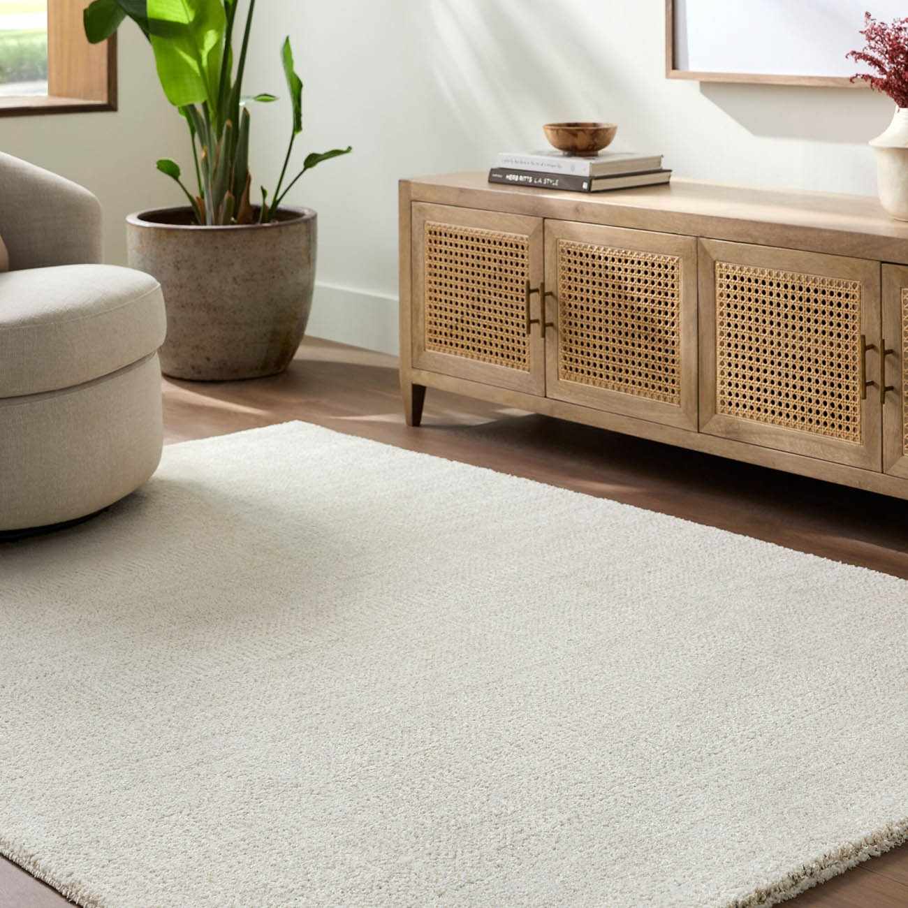 Sezja White Luxe Area Rug - Ornate Home