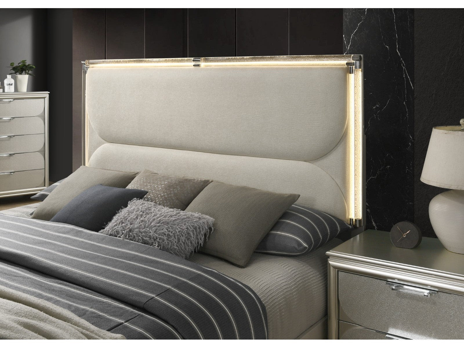 Sheridan Silver Queen Bed - Ornate Home