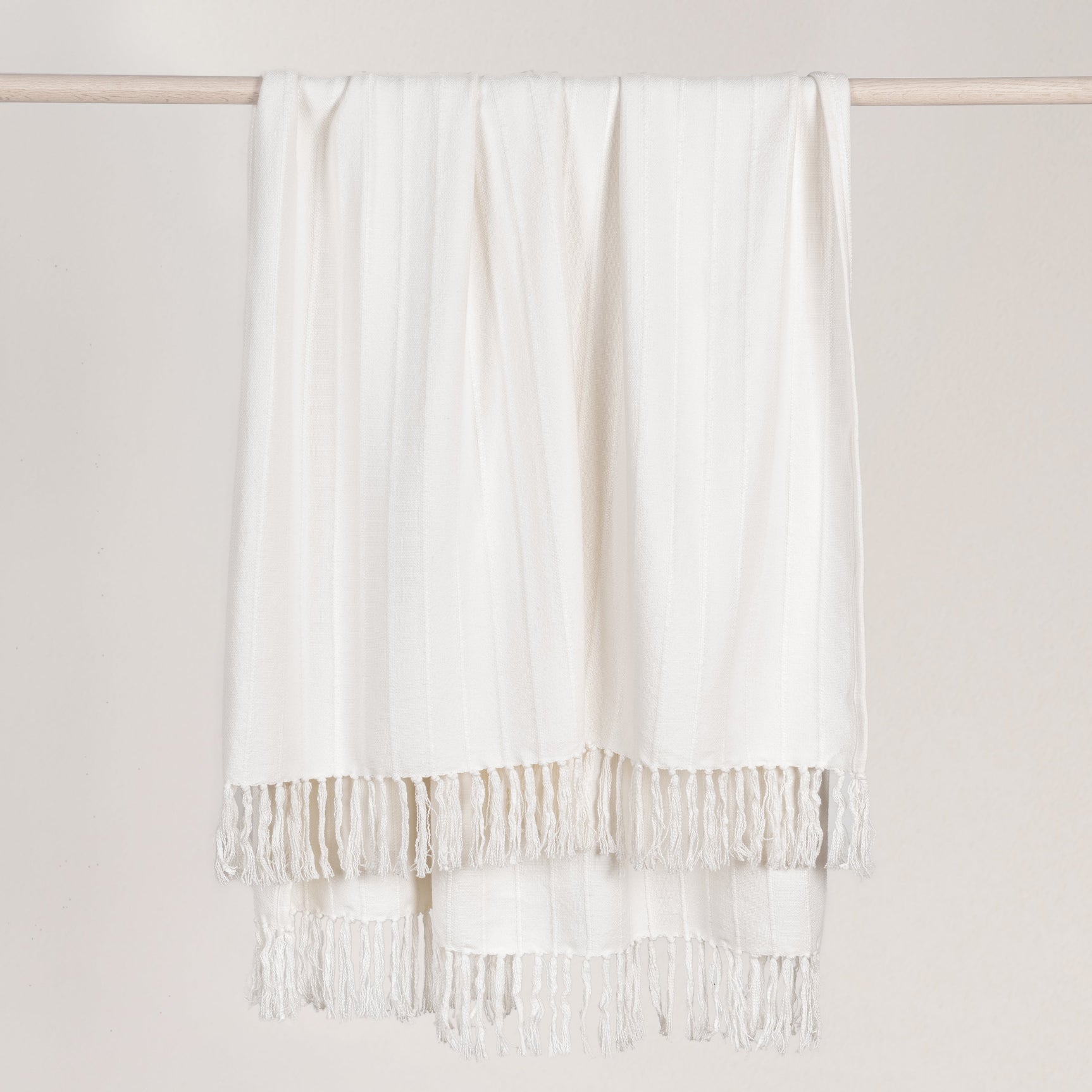 TC Hunter White 50x70 Throw - Ornate Home