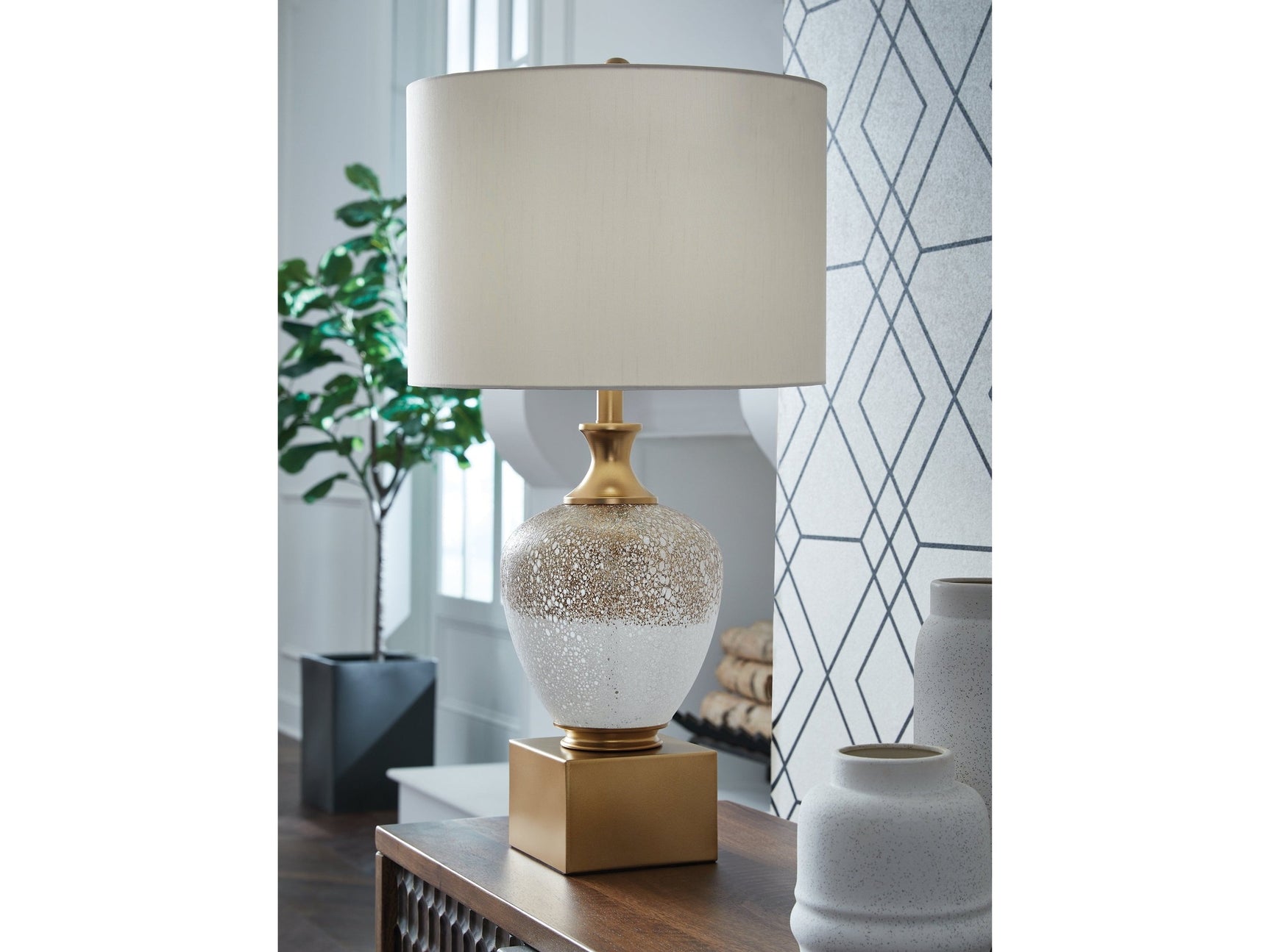 Tavisburg Brown/White/Gold Table Lamp - Ornate Home