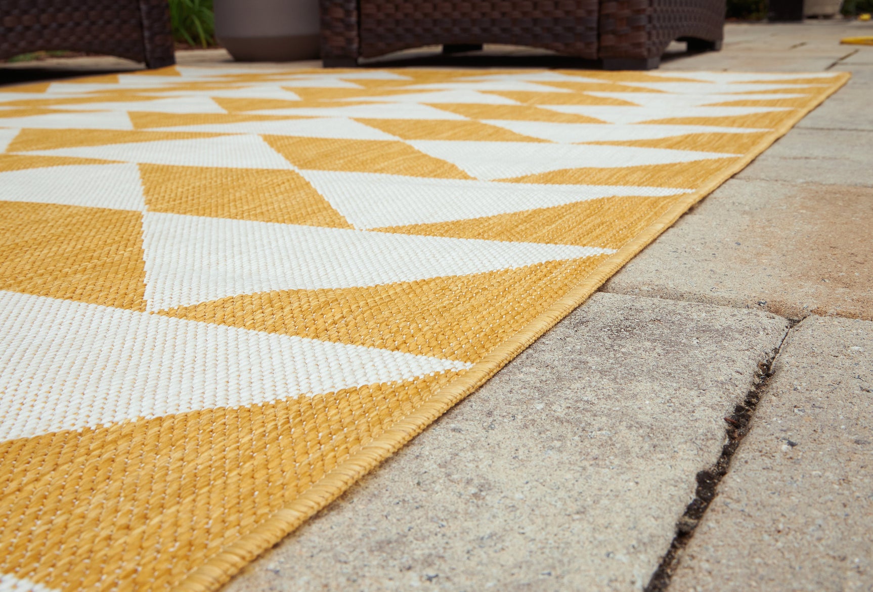 Thomley Ivory/Yellow 8 x 10 Rug (Online Special Price) - Ornate Home