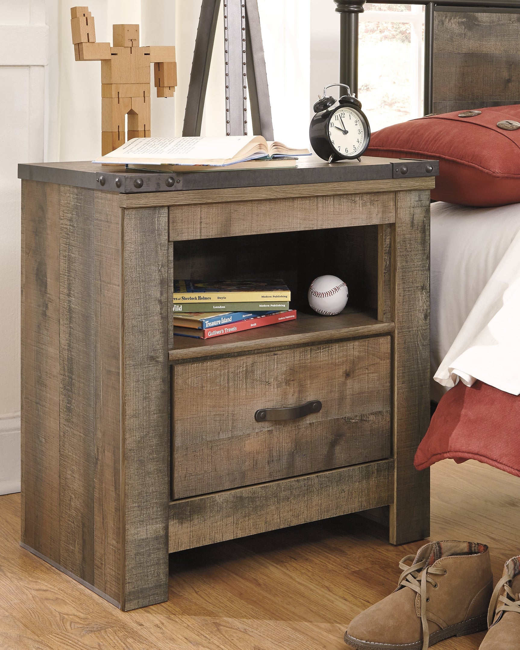 Trinell Brown King/California King Panel Headboard, Dresser, Mirror and Nightstand (Online Special Price) - Ornate Home