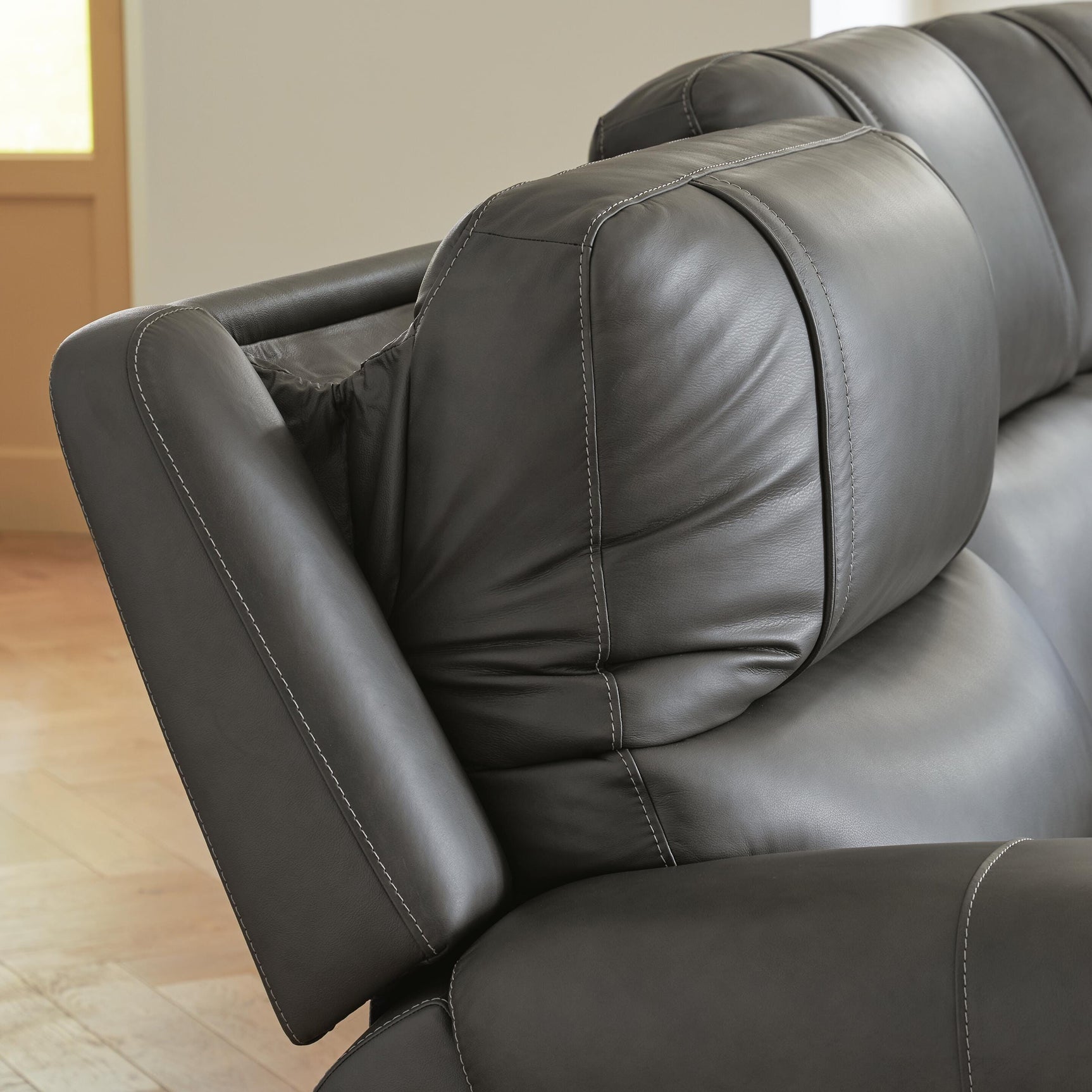 5Z - Pittson Anchor 7-Piece Power Reclining Sectional with 2 Storage Consoles (Online Special Price)
