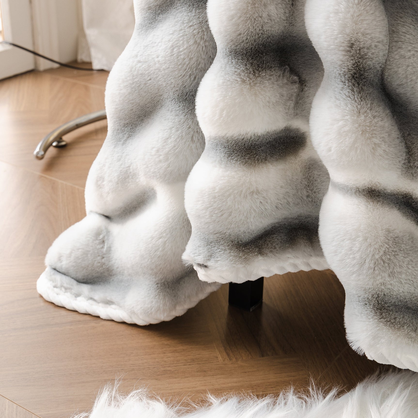 Ultra Soft Faux Fur Couch Cover – Large, Fluffy, and Elegant Sofa Throw Blanket - Ornate Home