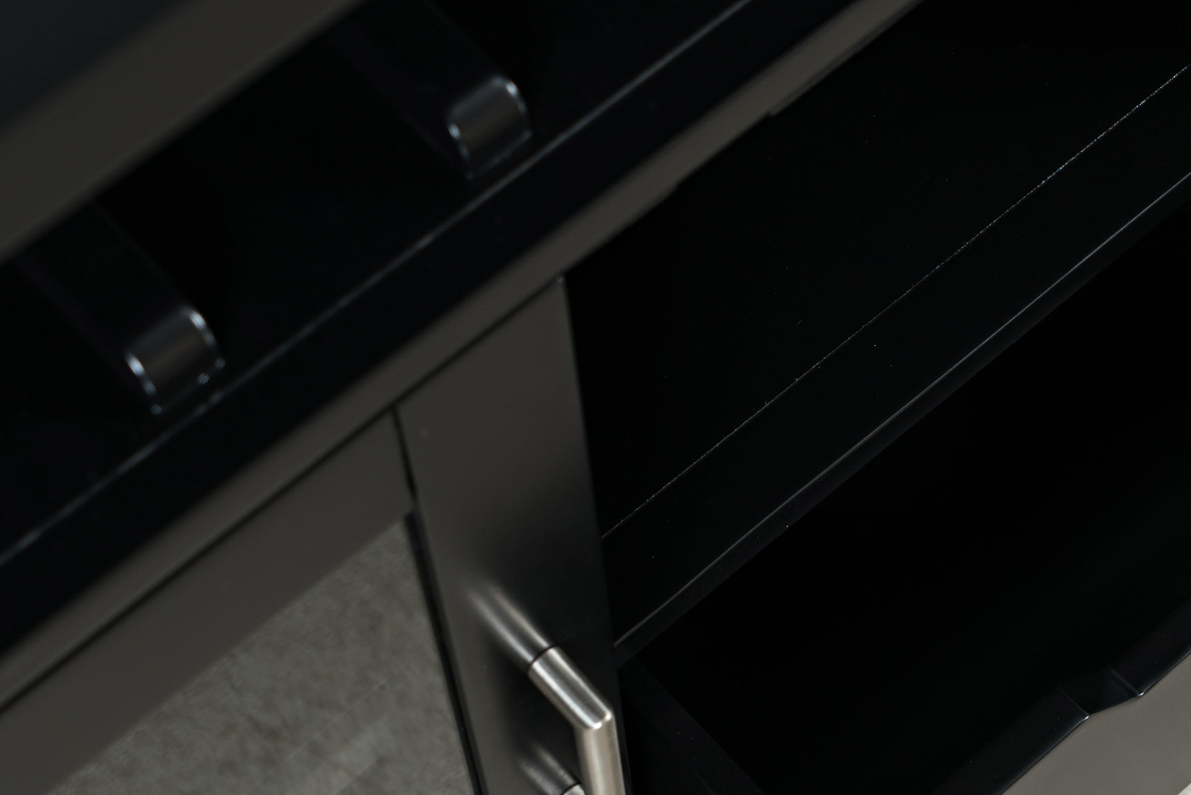 Urban Icon Black Server - Ornate Home