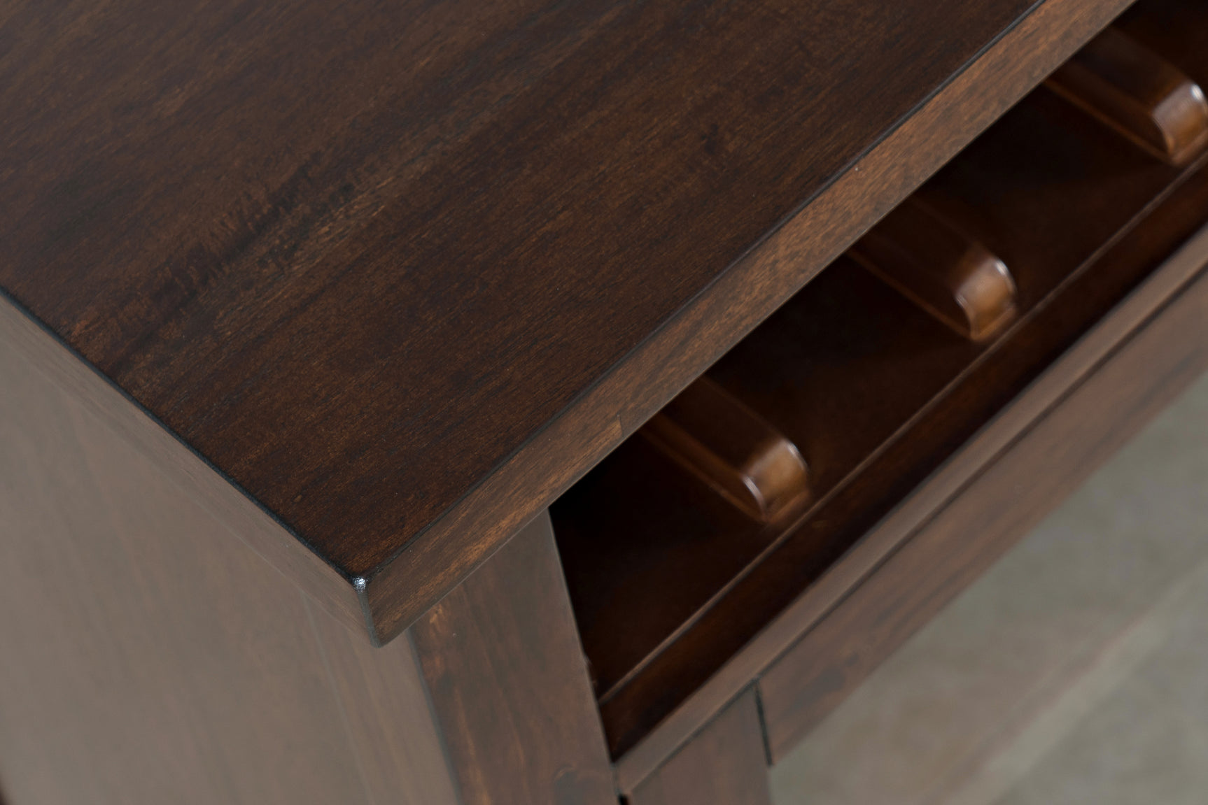 Urban Icon Merlot Server - Ornate Home