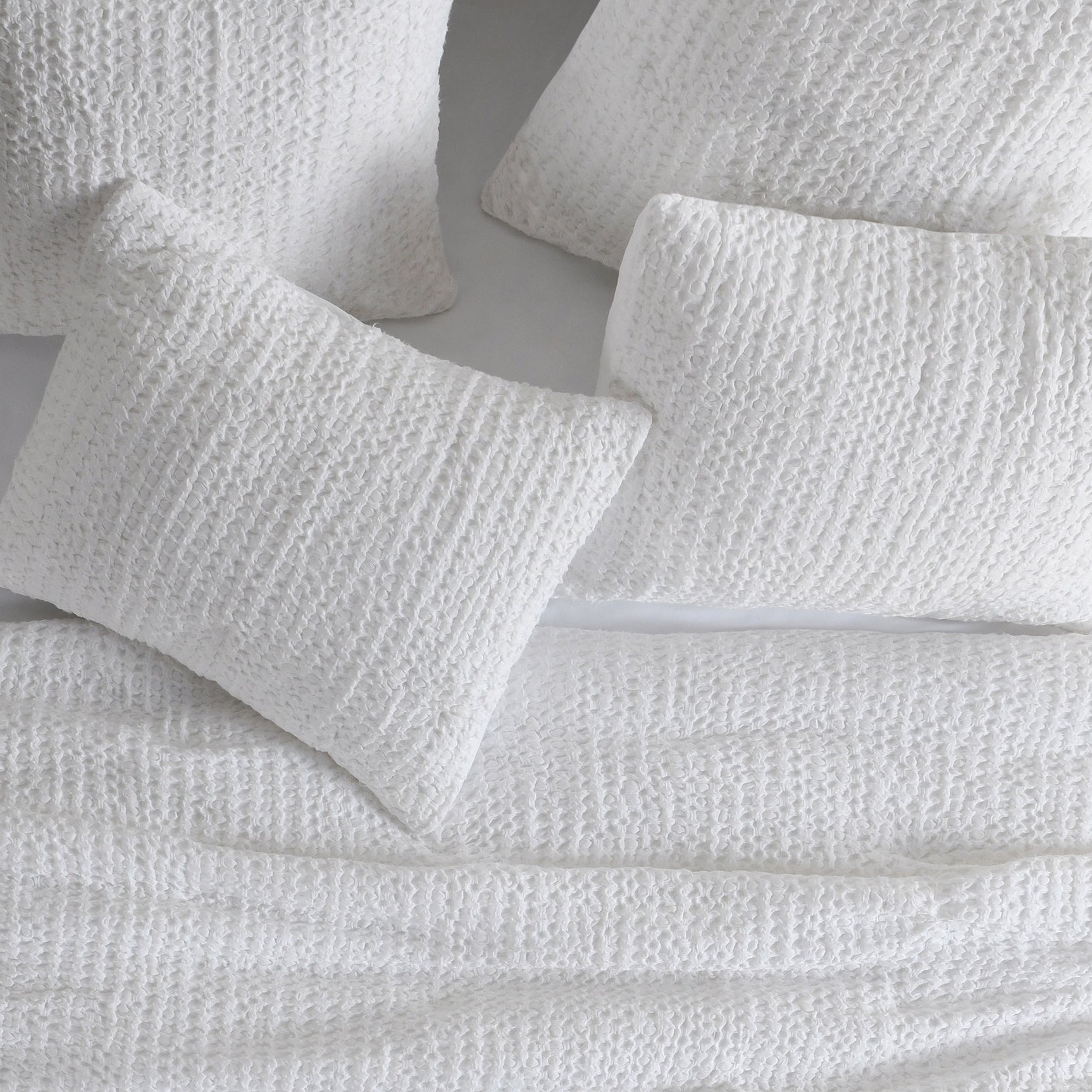 Colmar White Quilt Collection