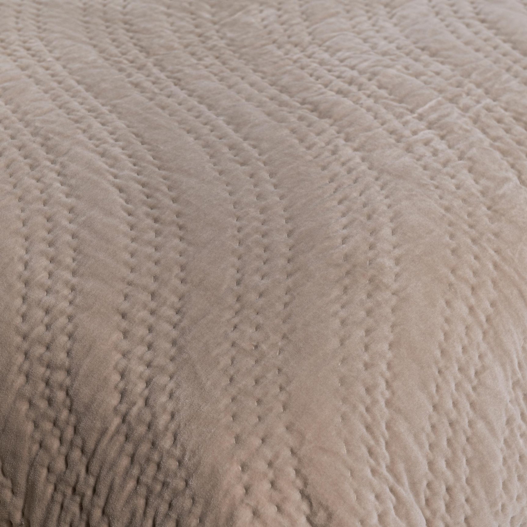 Elms Velvet Pebble Velvet Quilt Collection