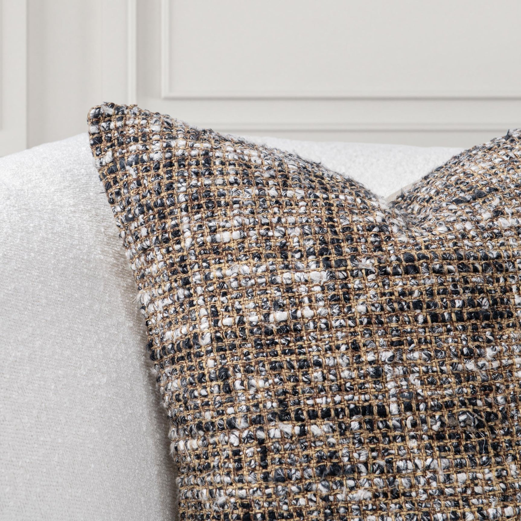 VC Porter Black/Ivory 22x22 Throw Pillow (Set of 2) - Ornate Home