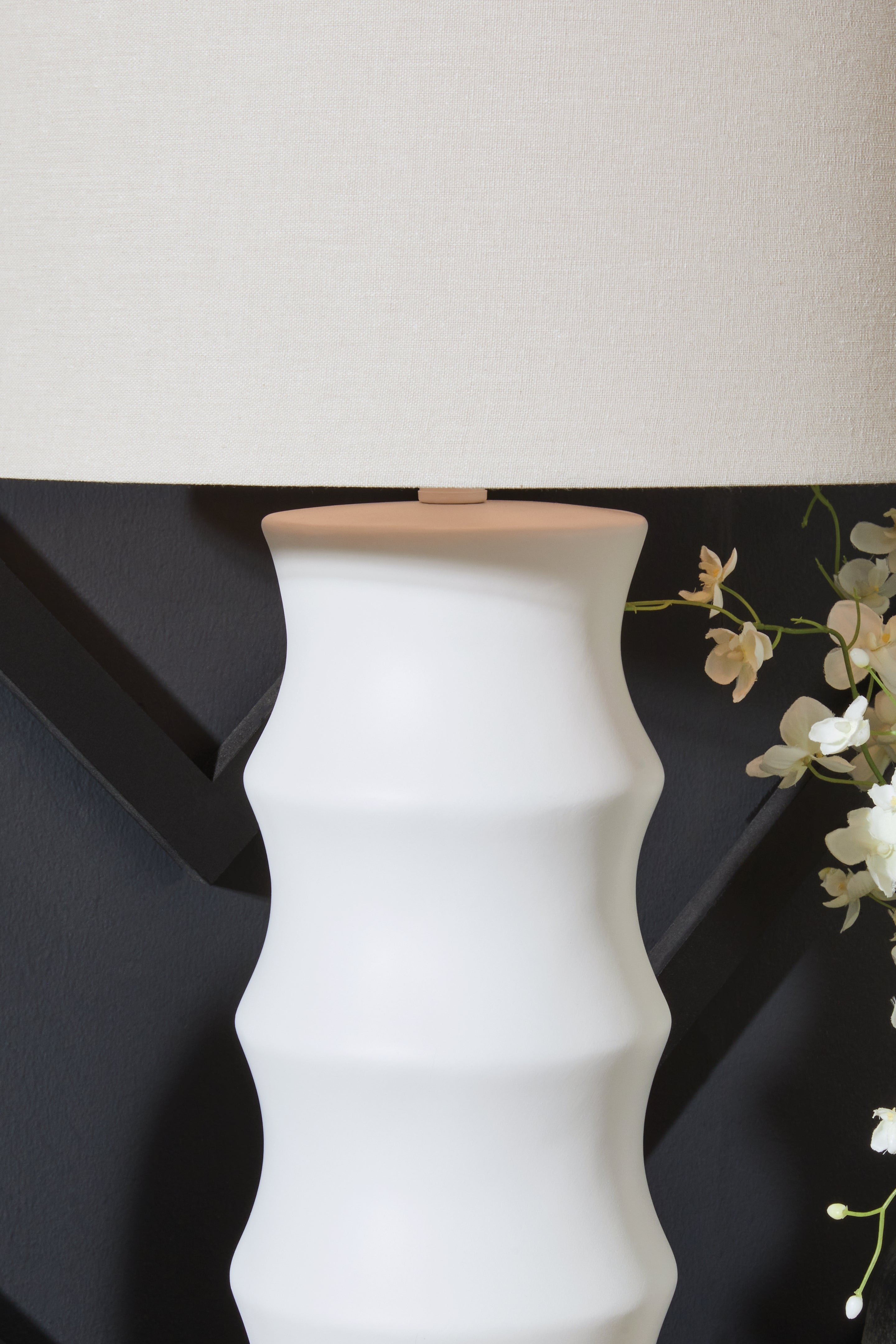 Ashley Veraleigh Table Lamp - Thumbnail 2