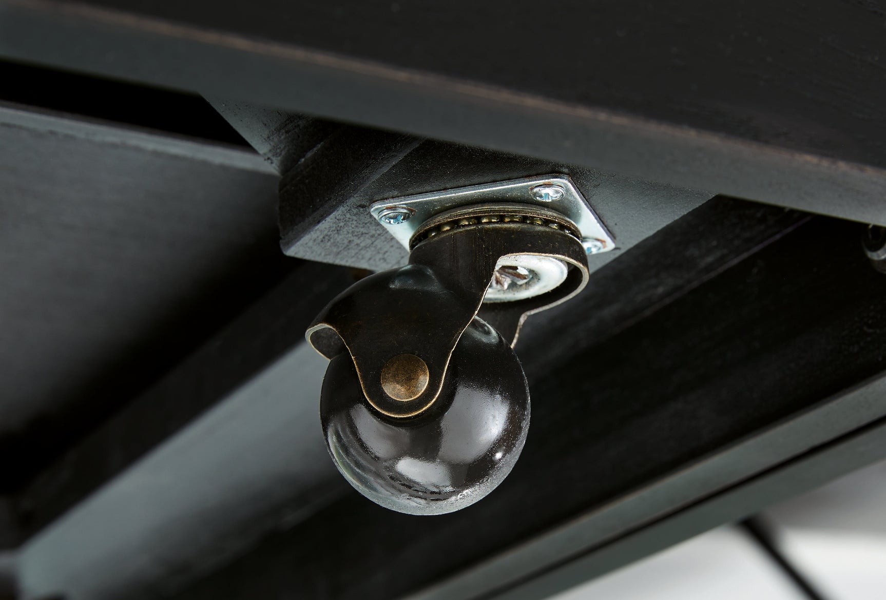 Winbardi Black Oval Coffee Table - Ornate Home