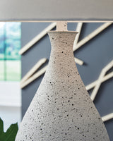 Wyattford White/Black Metal Table Lamp (1/CN) (Online Special Price) - Ornate Home