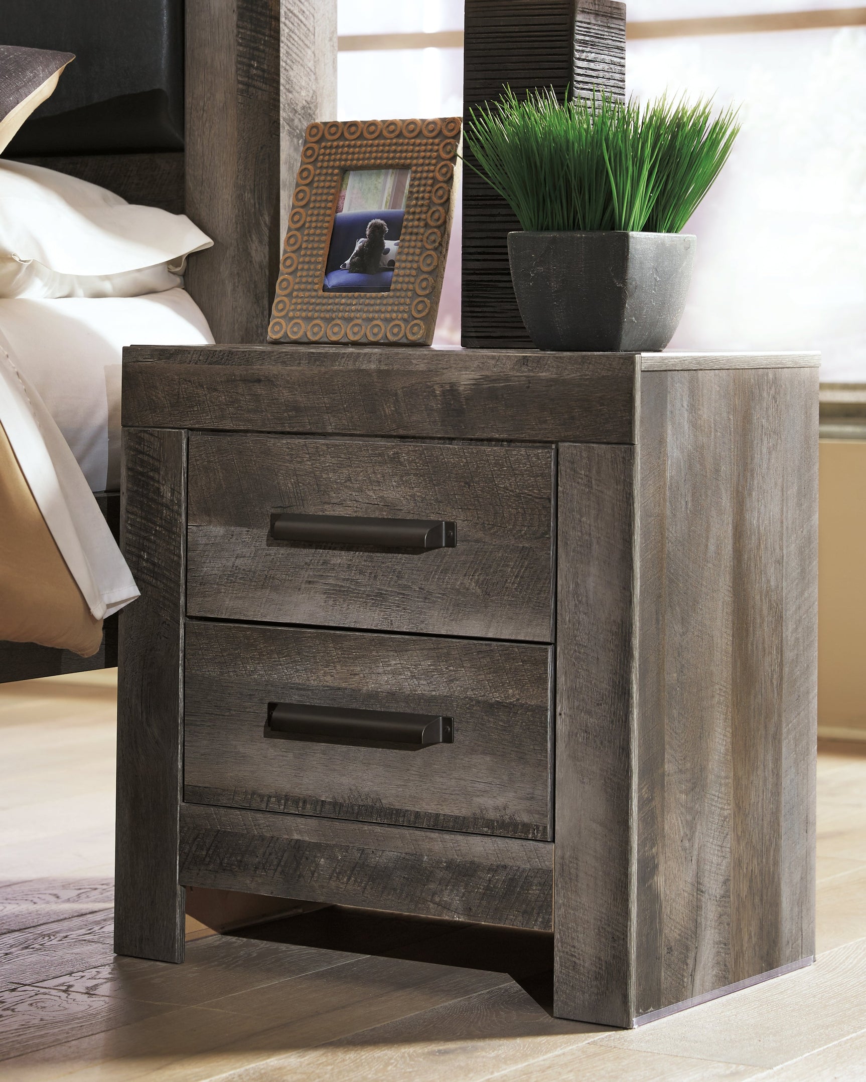 Wynnlow Gray Queen Panel Bedroom Set with Mirrored Dresser and Nightstand (Online Special Price) - Ornate Home