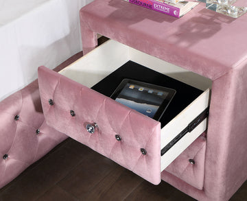 Zohar Pink 5 Pc. Queen Bedroom Set w/ Chest - Ornate Home