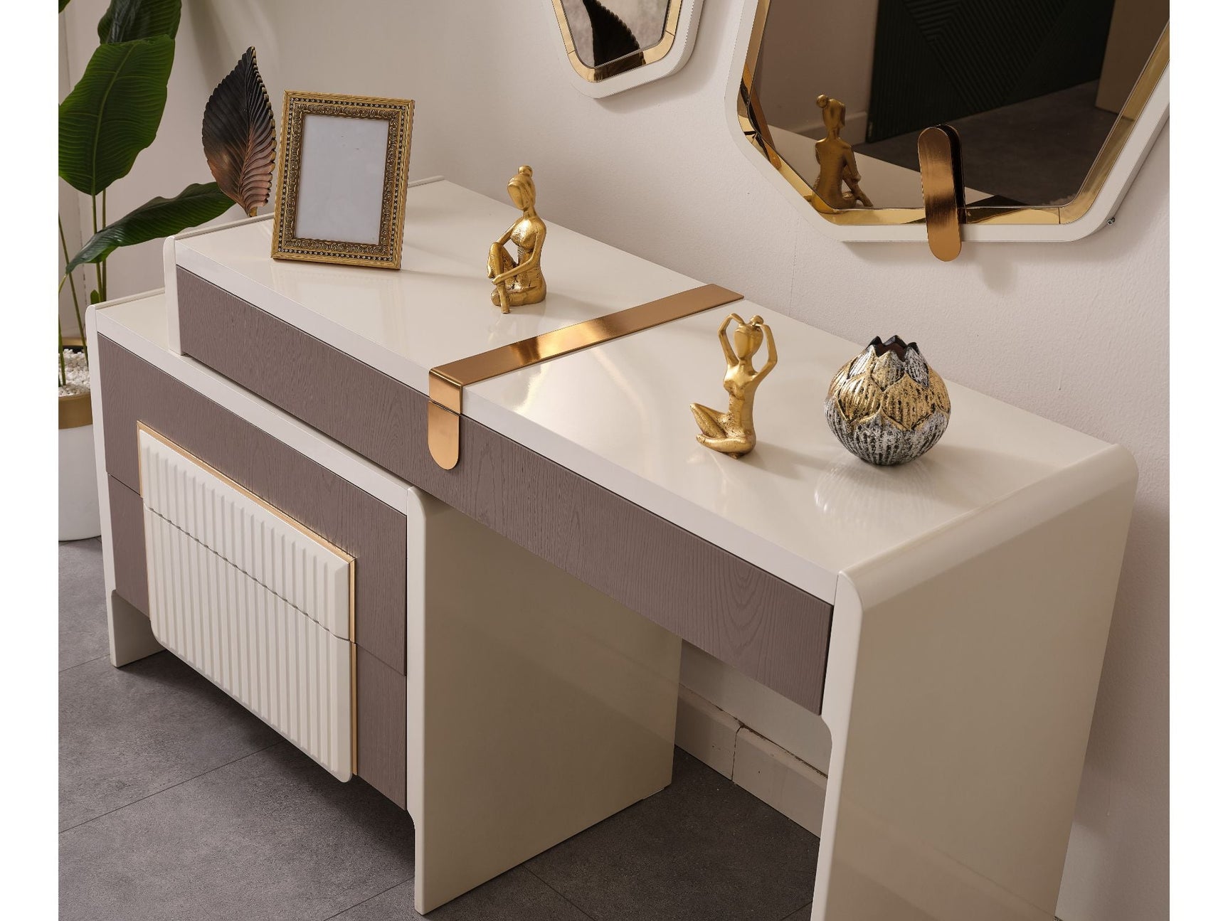 Zurich Taupe/White Bedroom Set (Queen Frame With Headboard & Dresser With Mirror & 2 Nightstand)