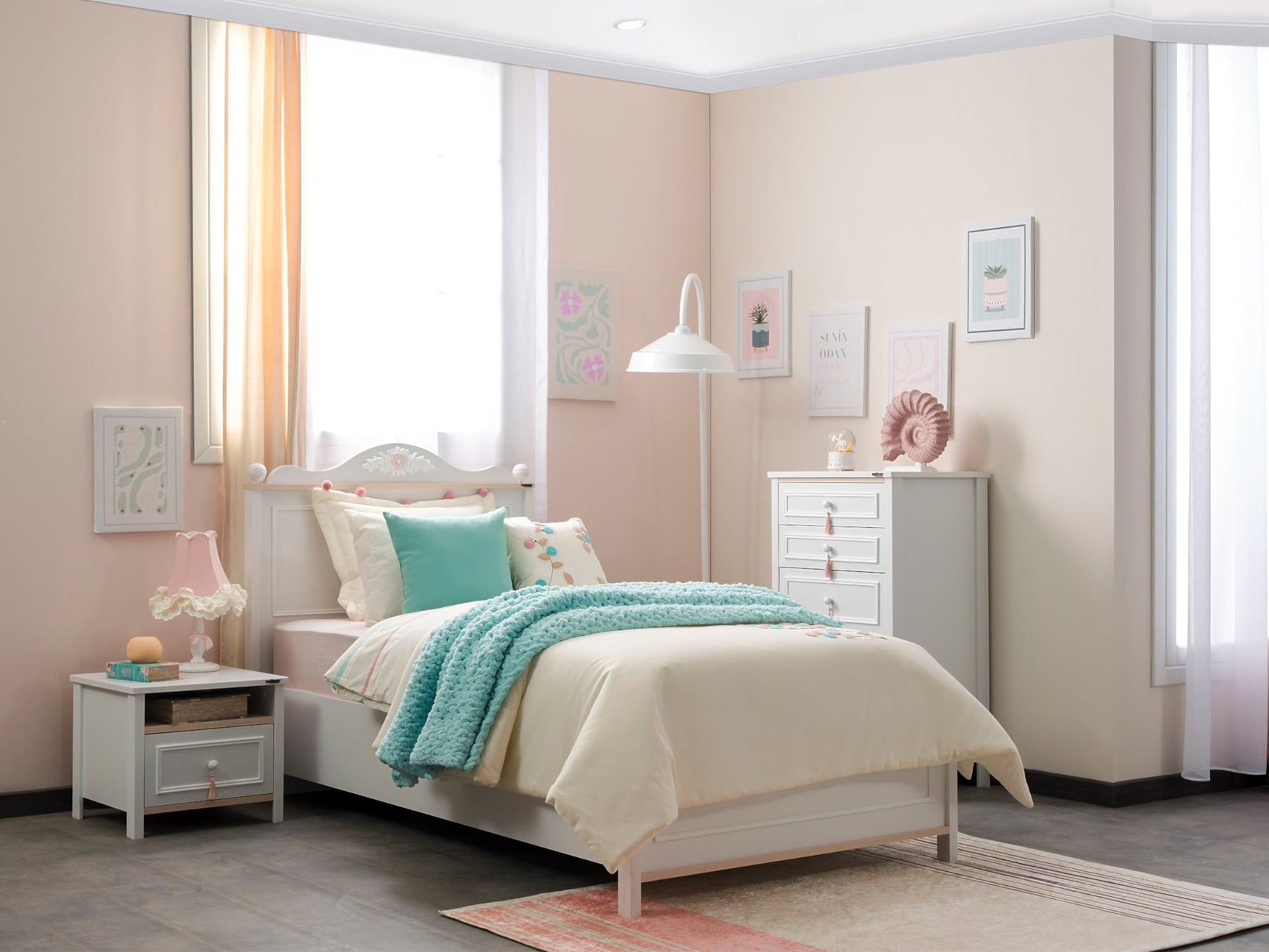 Alya White Nightstand