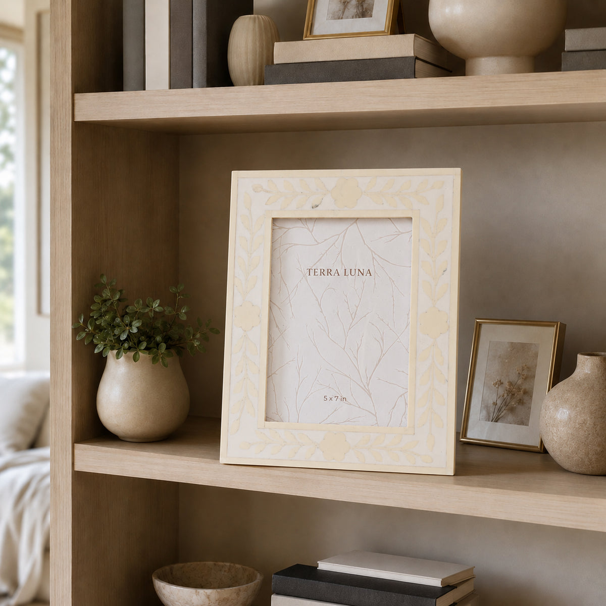 Fargooak White/Cream 4x6 Petals Photo Frame